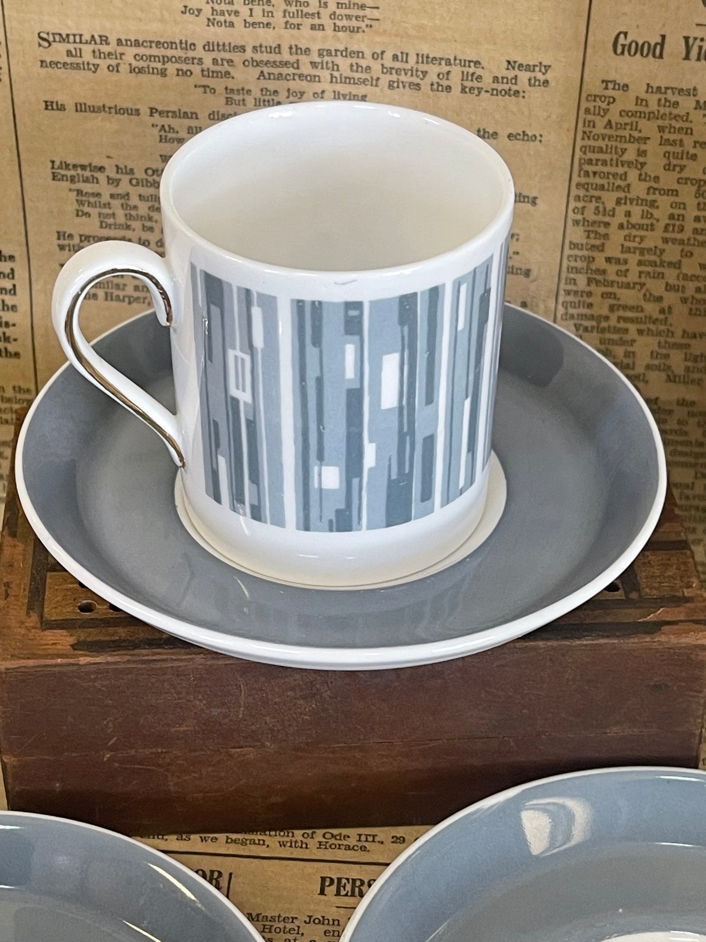 Tuscan Fine English Bone China Manhattan Retro Coffee Set: 4 coffee cups & saucers, milk jug, sugar & coffee pot