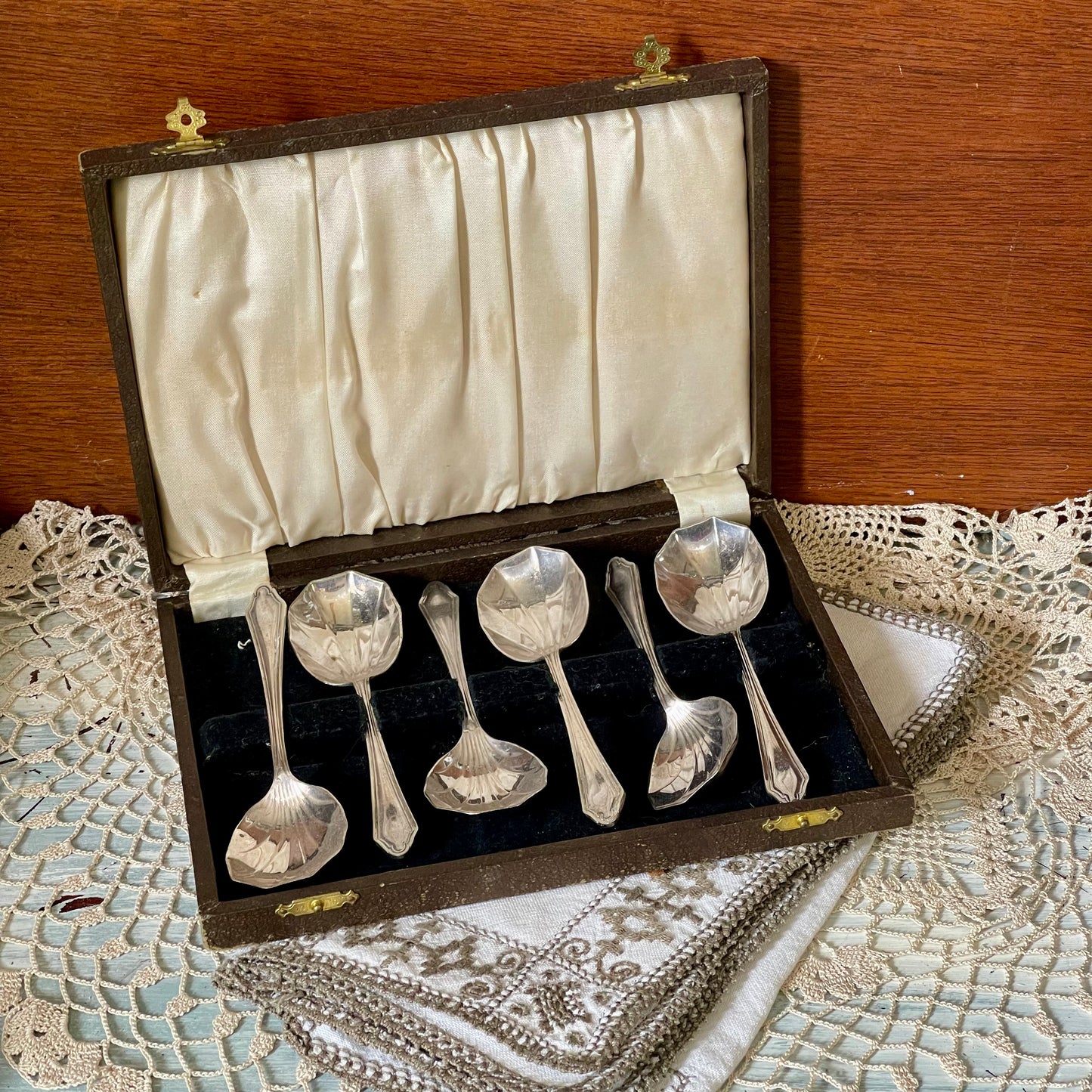 Boxed Set of Six EPNS Dessert Spoons — England