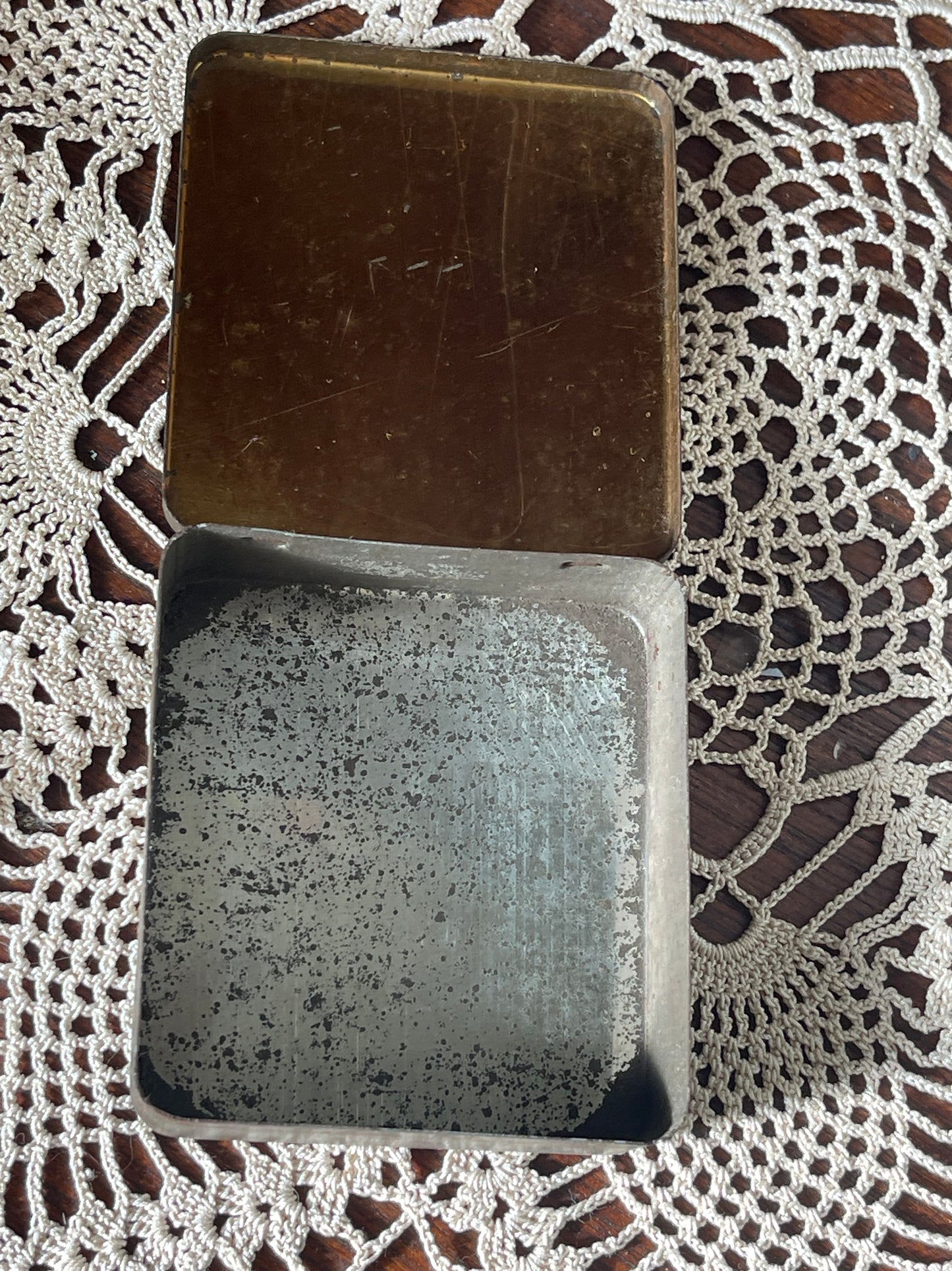 Marvel Fine Cut Tobacco Tin – Vintage 1oz Red & Blue Graphic Design