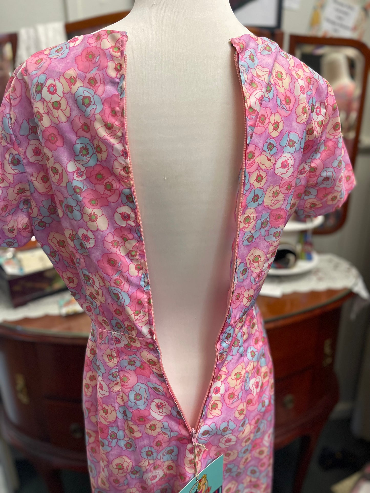 Vintage 60s handmade pink floral Rayon Dress Size 8-10