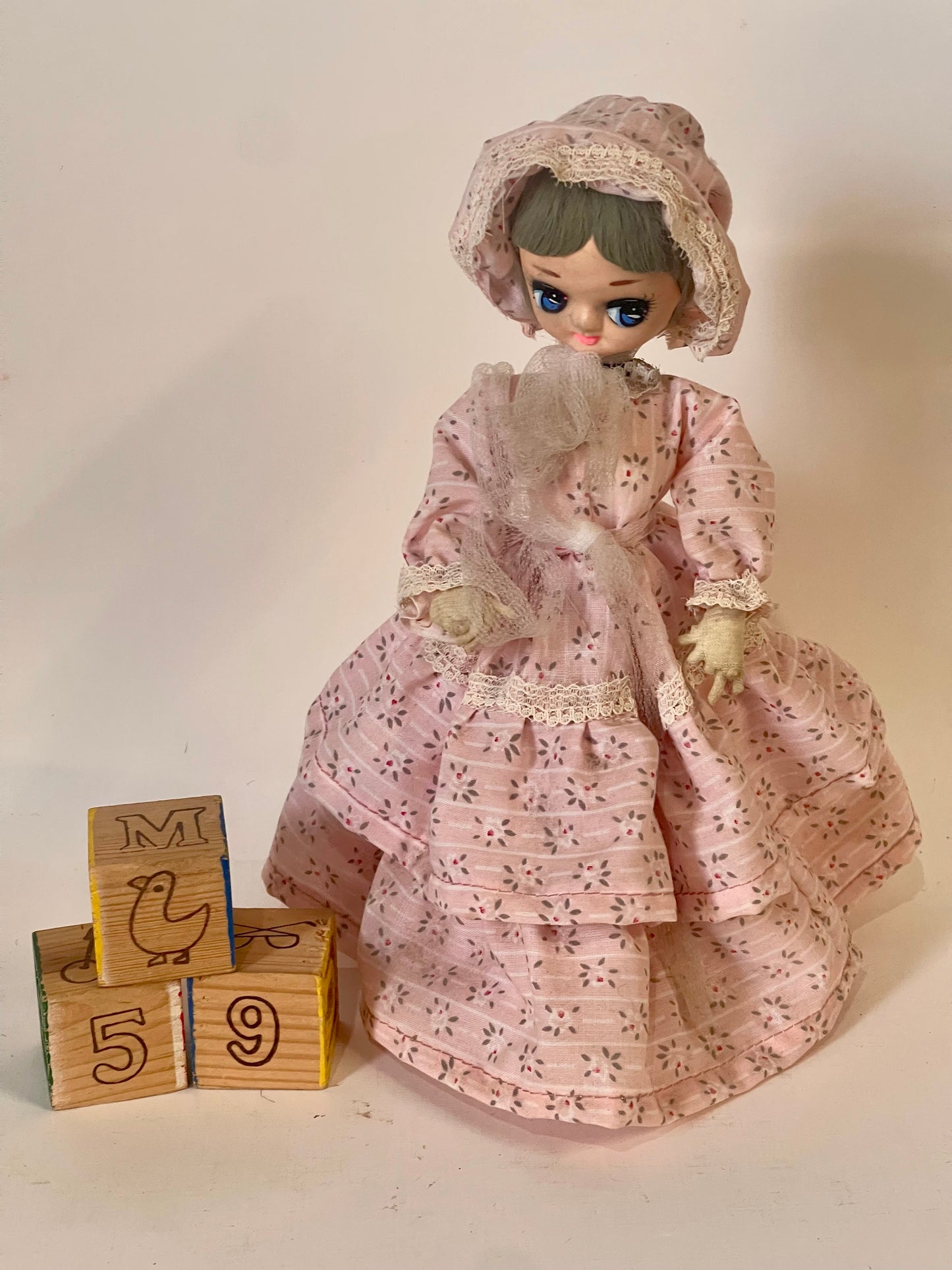 Vintage 70s BIG EYES BRADLEY DOLL-Made in Korea-Flower Dress w/ Bonnet