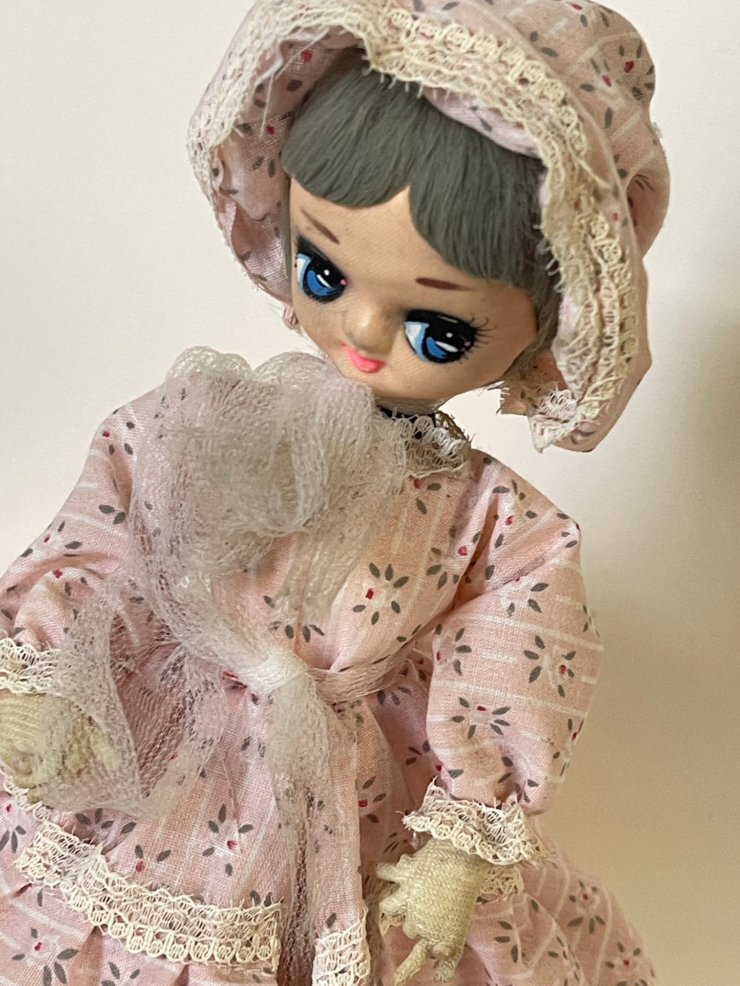 Vintage 70s BIG EYES BRADLEY DOLL-Made in Korea-Flower Dress w/ Bonnet