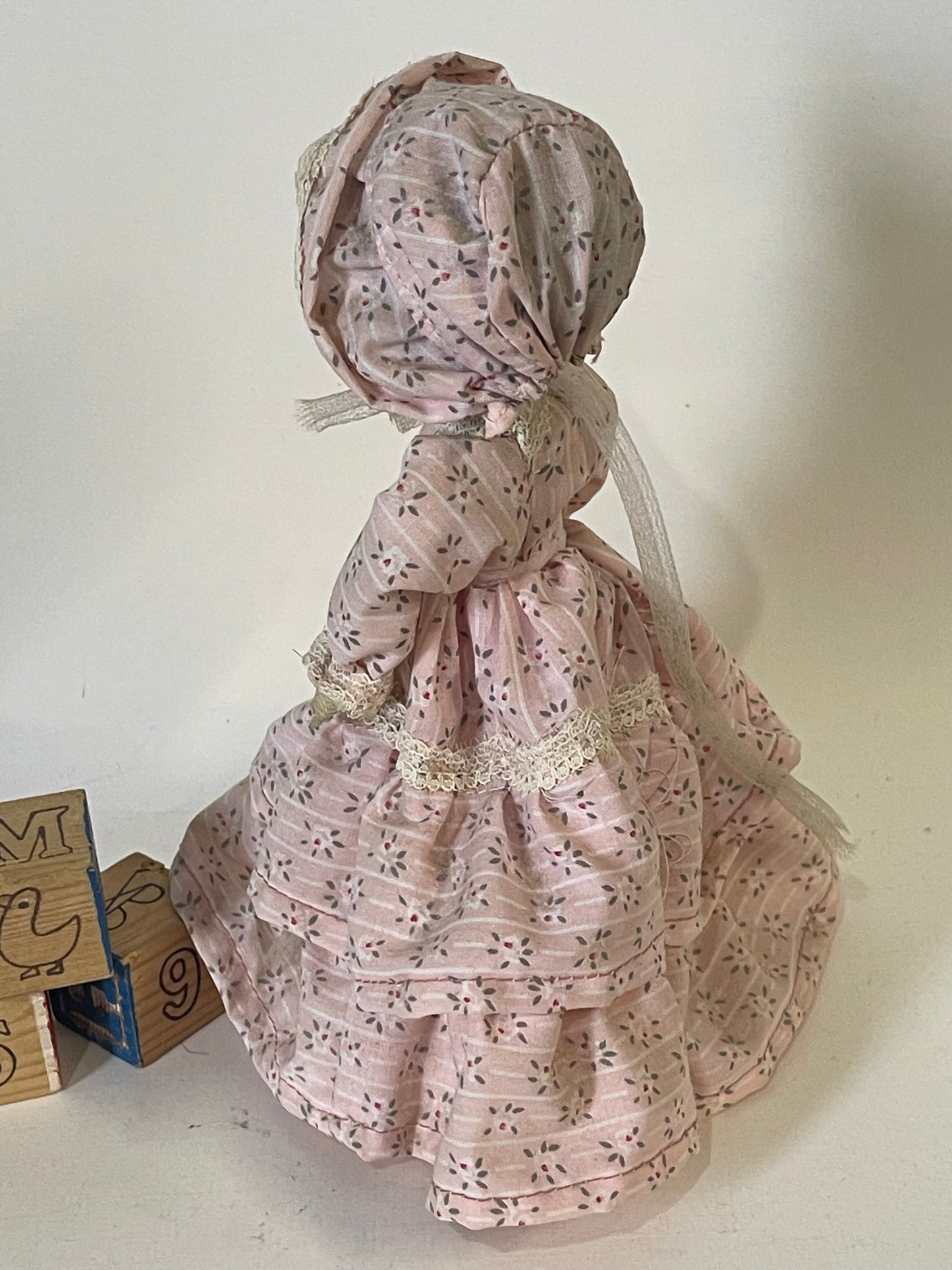Vintage 70s BIG EYES BRADLEY DOLL-Made in Korea-Flower Dress w/ Bonnet