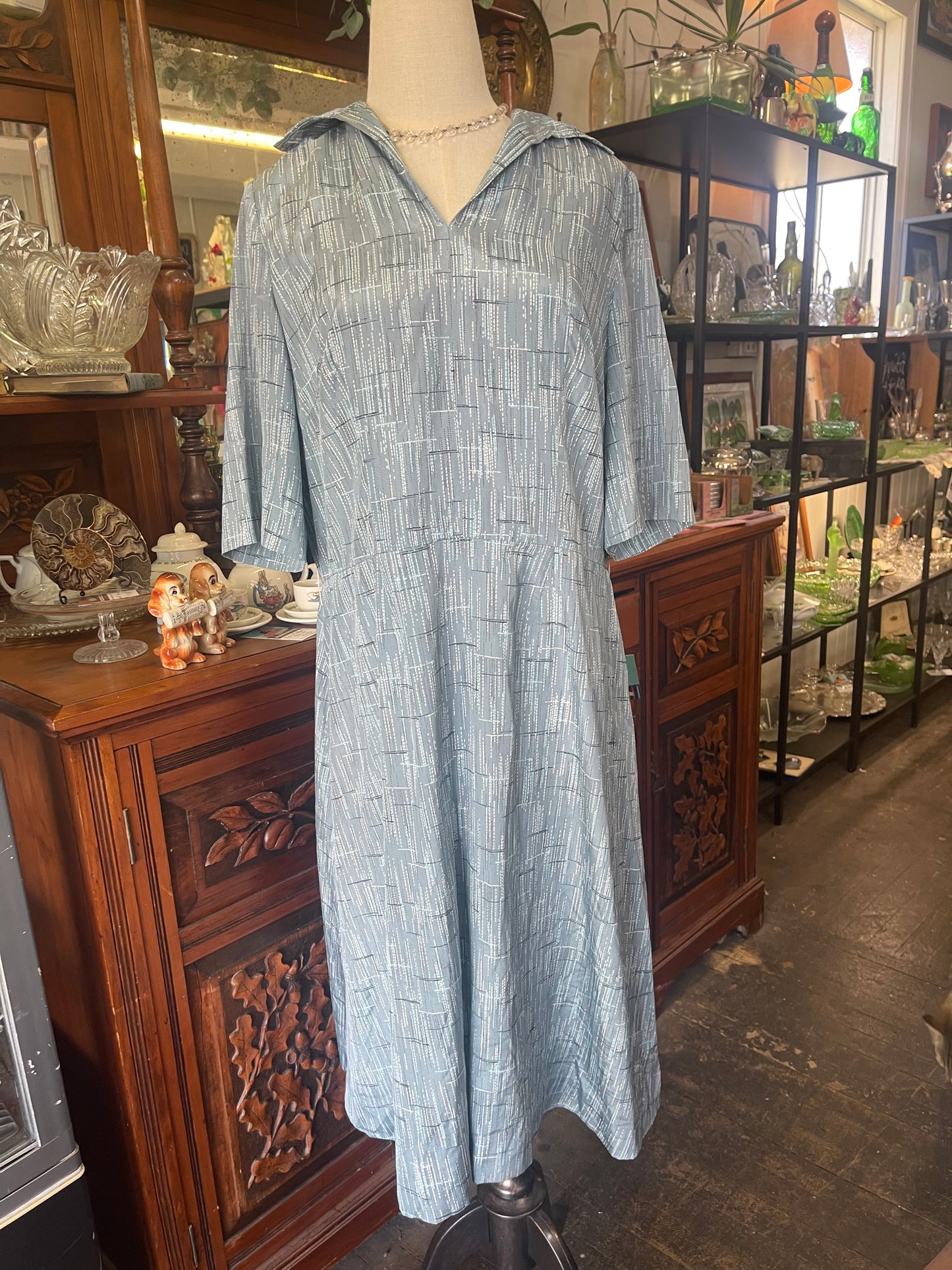 Vintage 60s 70s grey blue satin short sleeve dress size 16 104cm Bust