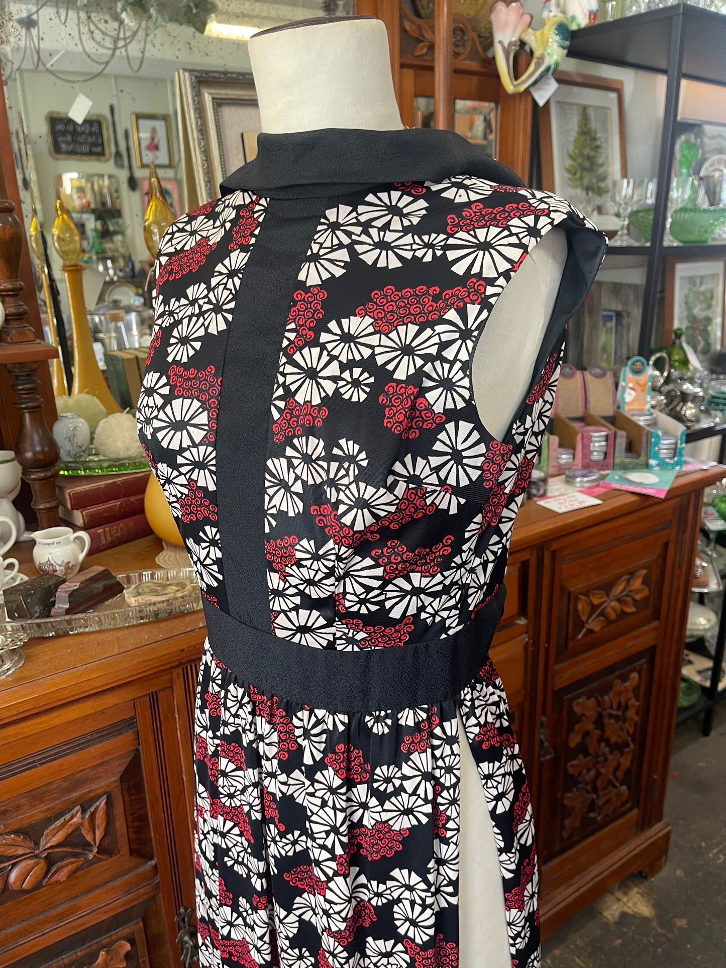 Vintage 60s or 70s black red jersey tunic style dress with slits size 8-10