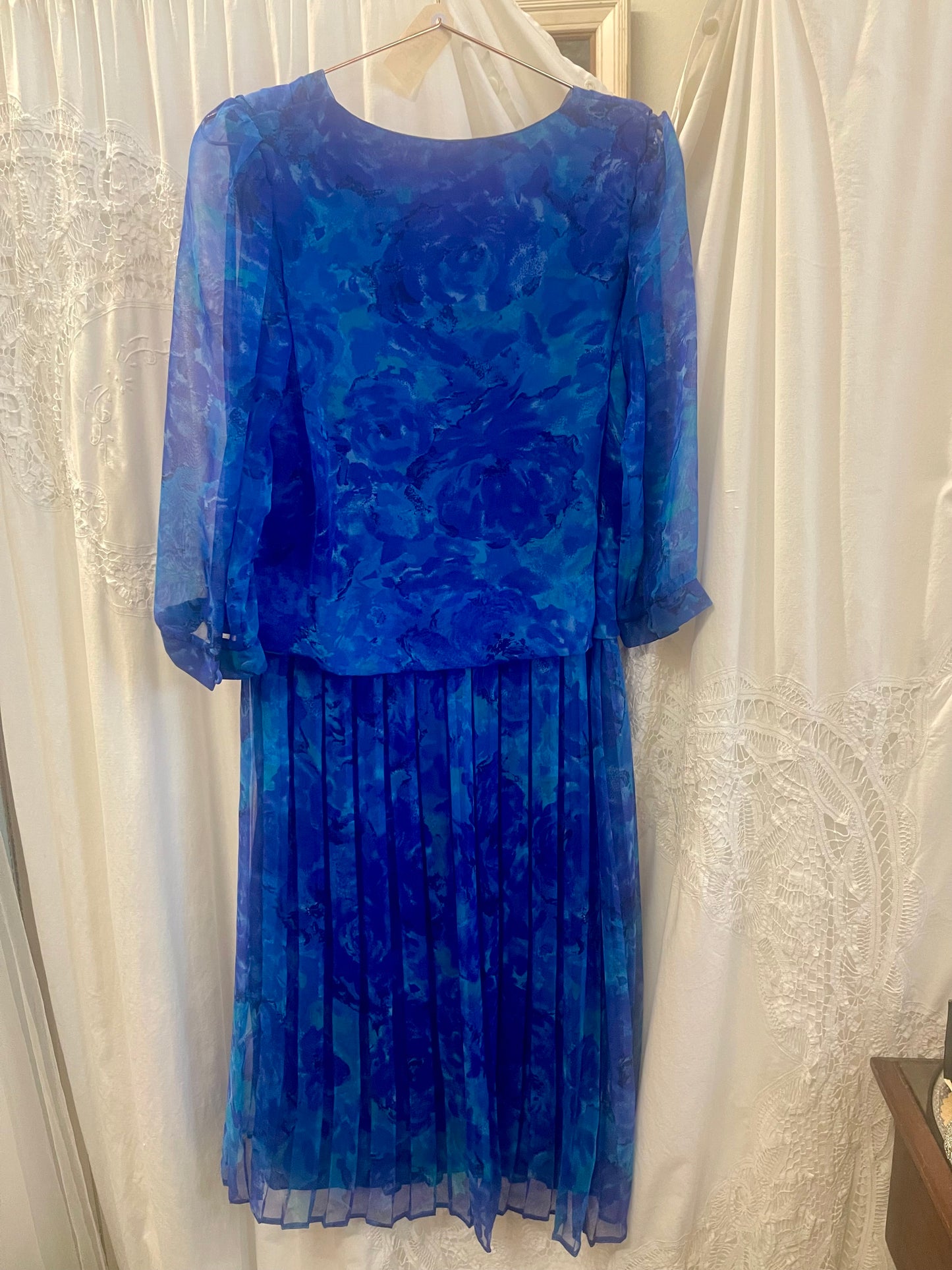 Vintage 1980s Blue Pleated Chiffon Dress – Draped Neckline Size 8-10
