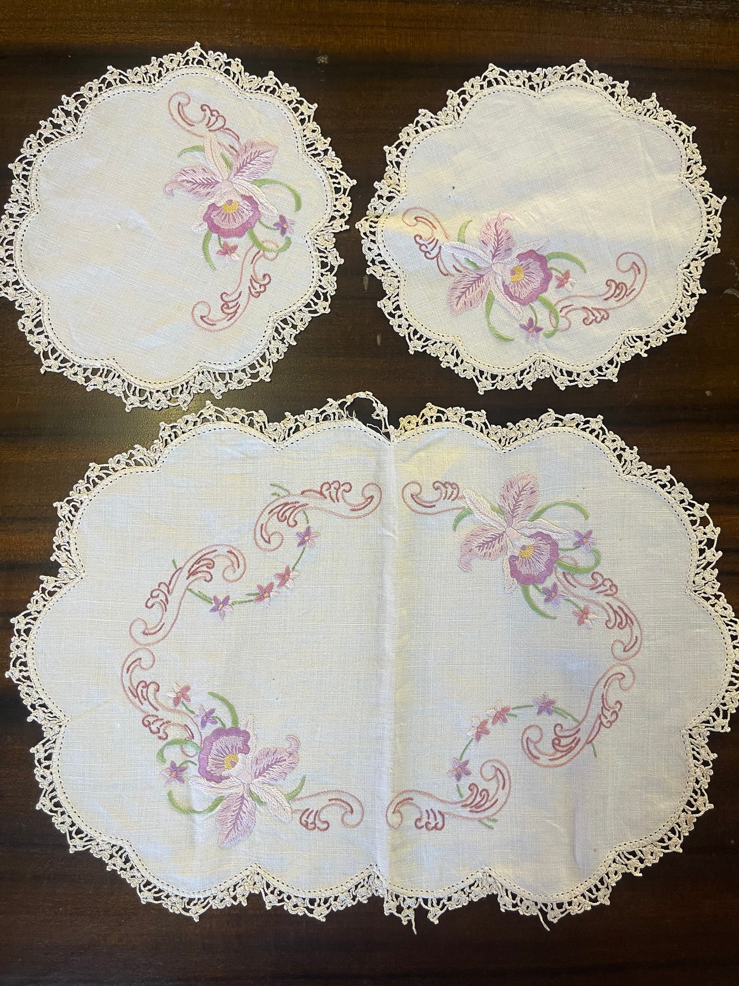 Vintage Hand-Embroidered Linen Doily Set with Orchid Motif & Crochet Lace