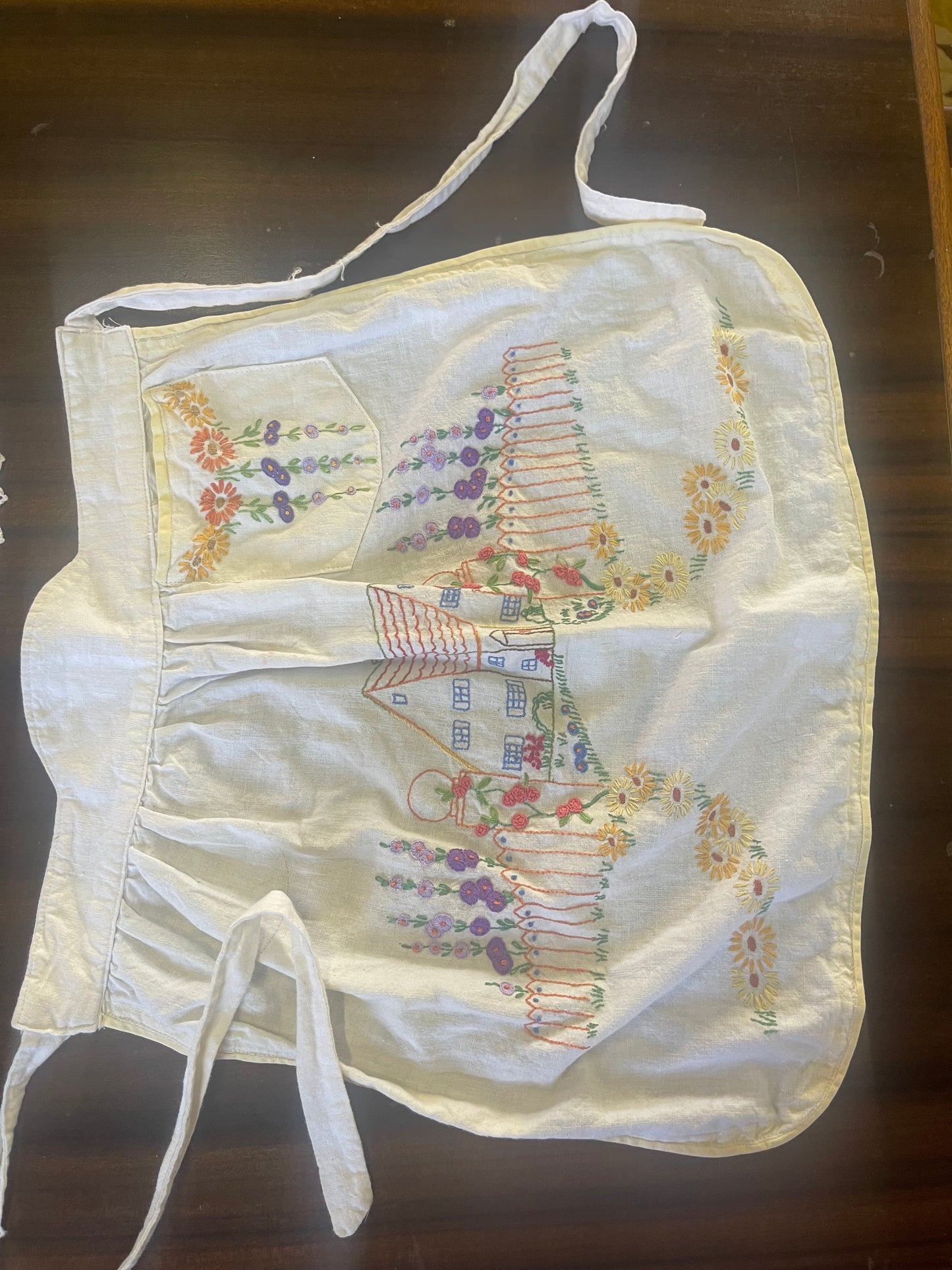 Vintage Hand-Embroidered Apron – Cottage & Floral Design