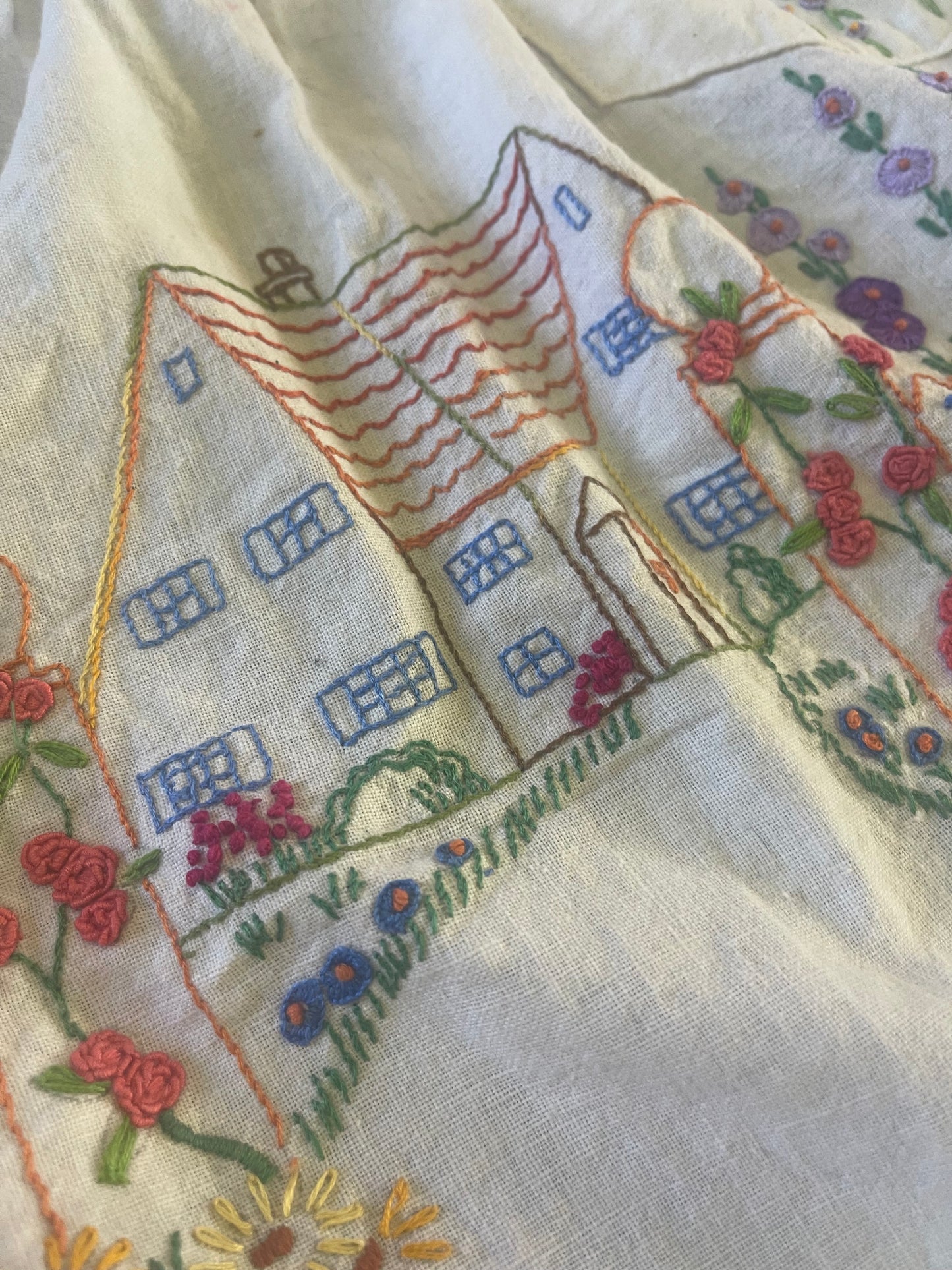 Vintage Hand-Embroidered Apron – Cottage & Floral Design
