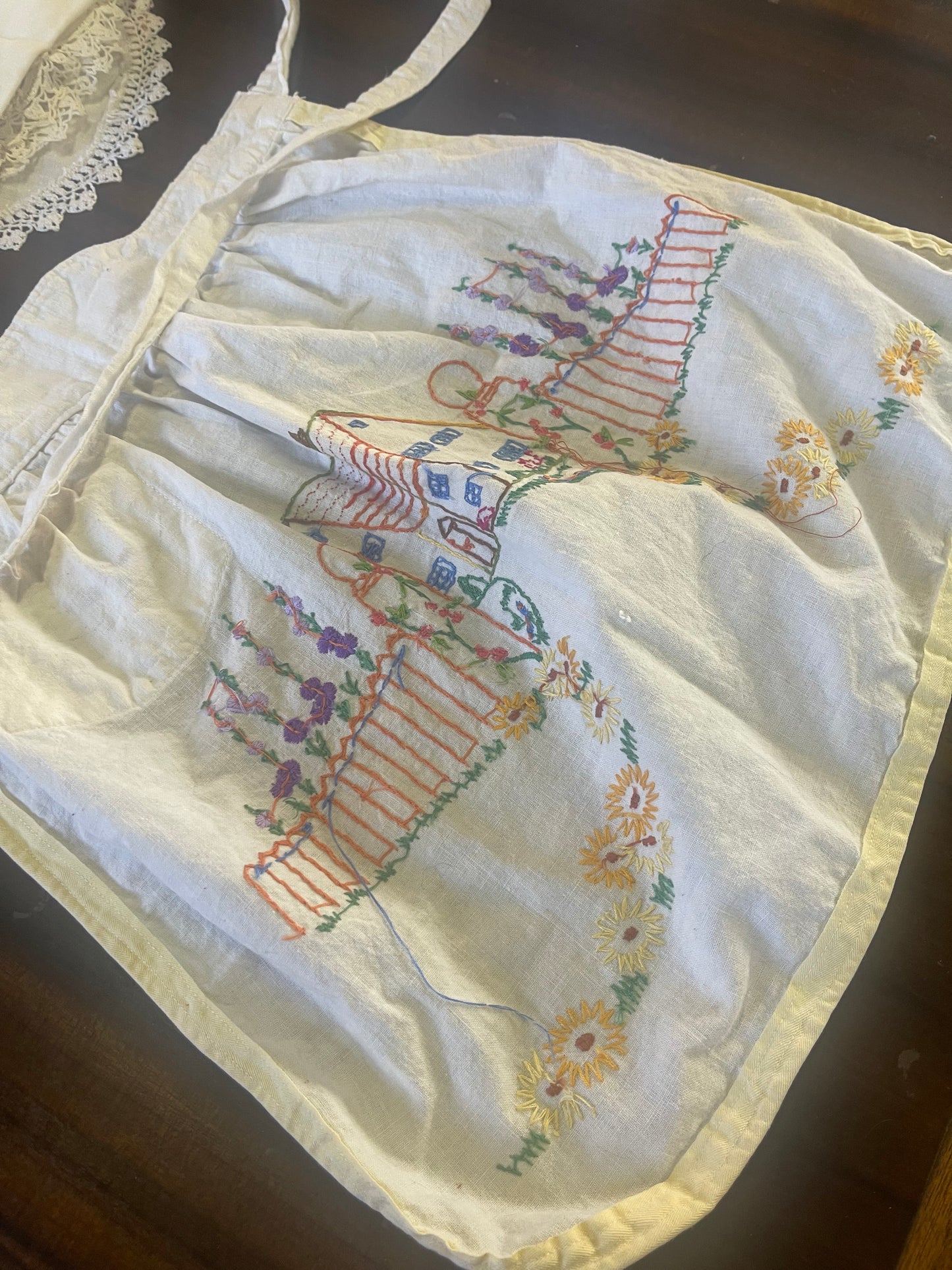 Vintage Hand-Embroidered Apron – Cottage & Floral Design