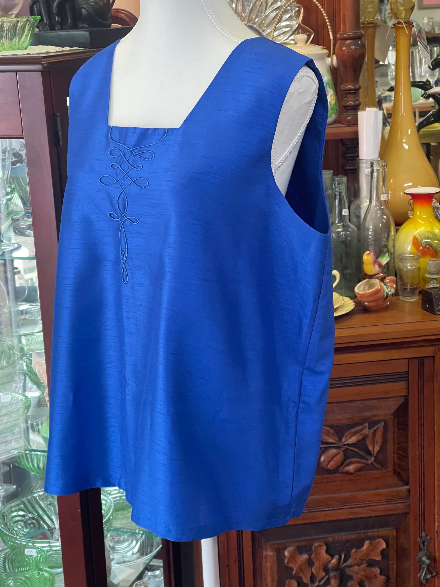 Vintage 80s Blue Shantung 3 piece skirt suit with jacket Discovery Gold Size 16