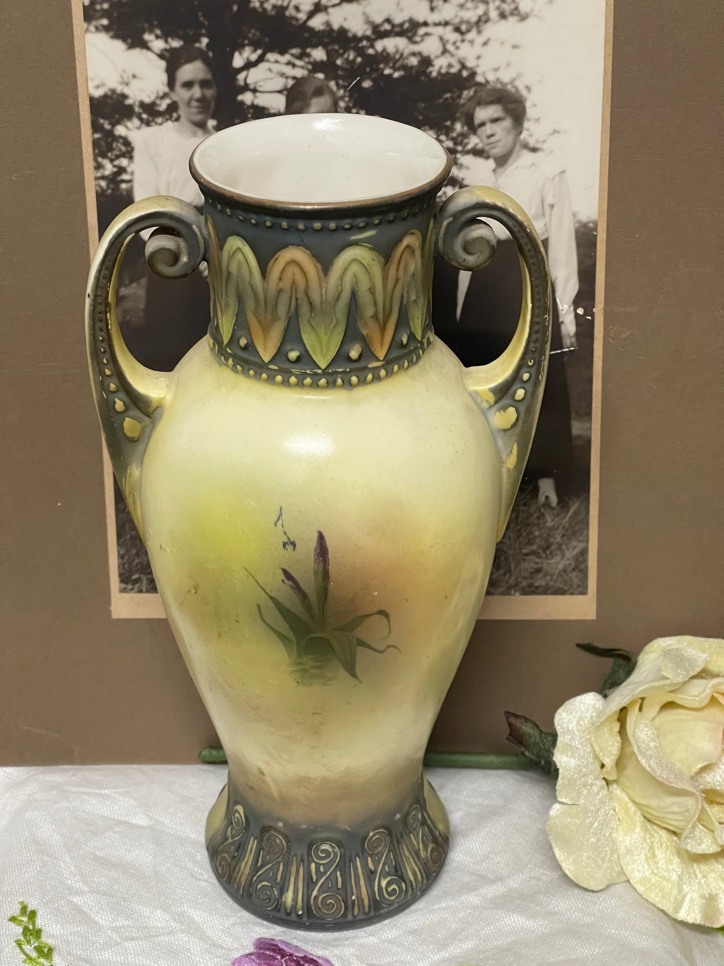 Antique Art Nouveau Hand-Painted Iris Vase with Twin Handles – c.1900s
