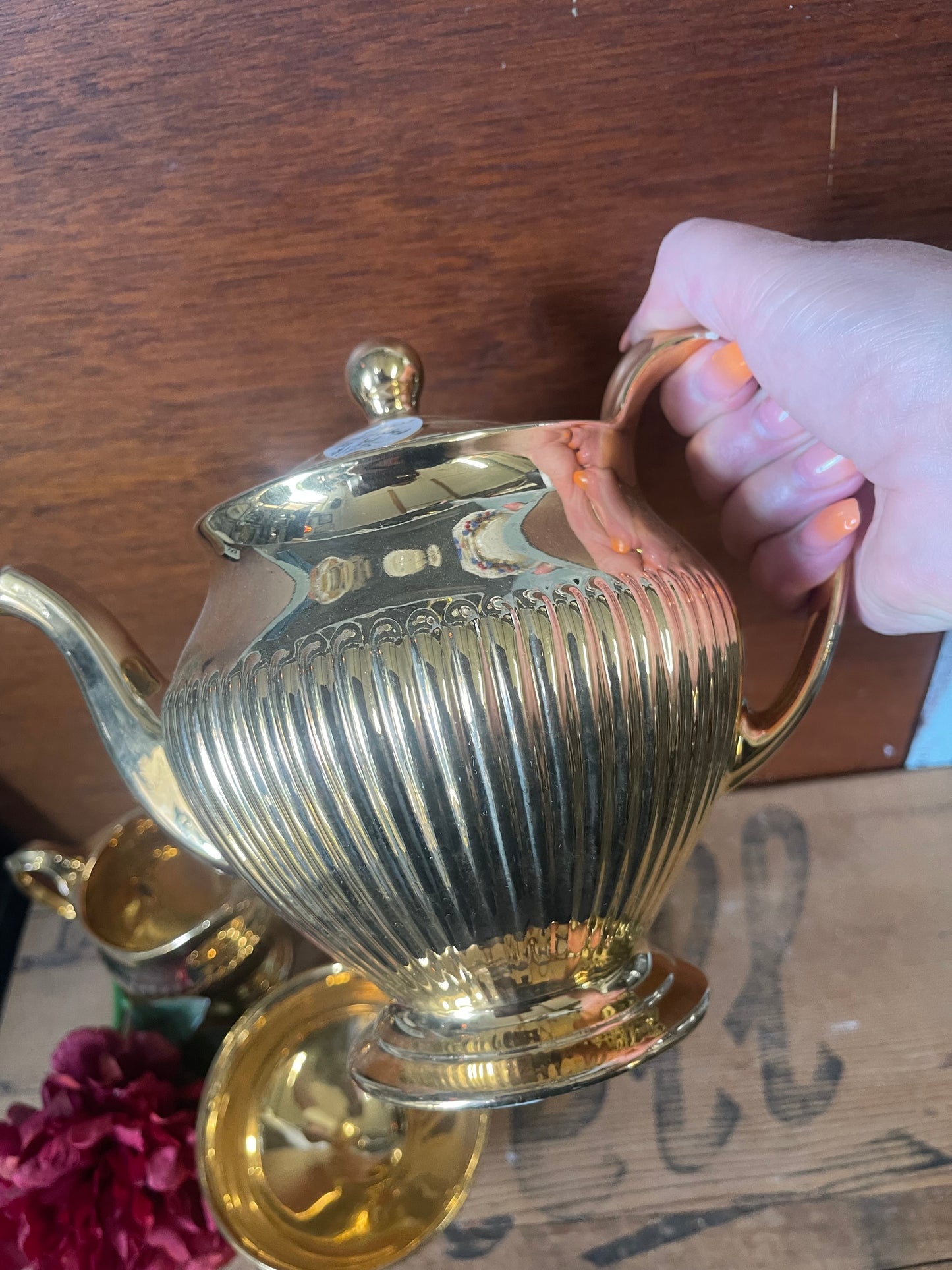Royal Winton “Golden Age” Teapot, Creamer & Open Sugar Bowl – Ribbed 24ct Gold Glaze (England, c.1950s)