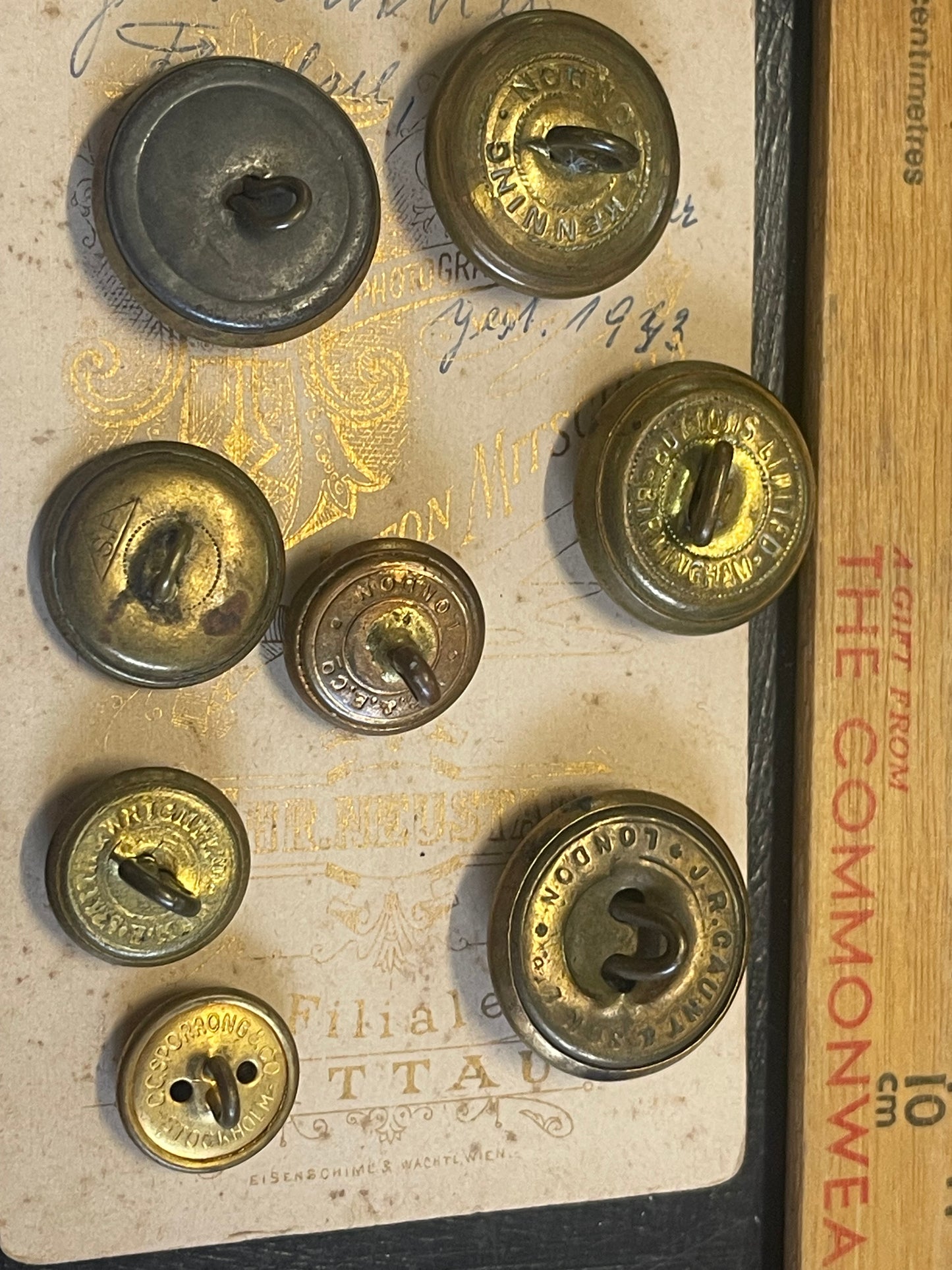 Vintage mixed Australian military brass buttons