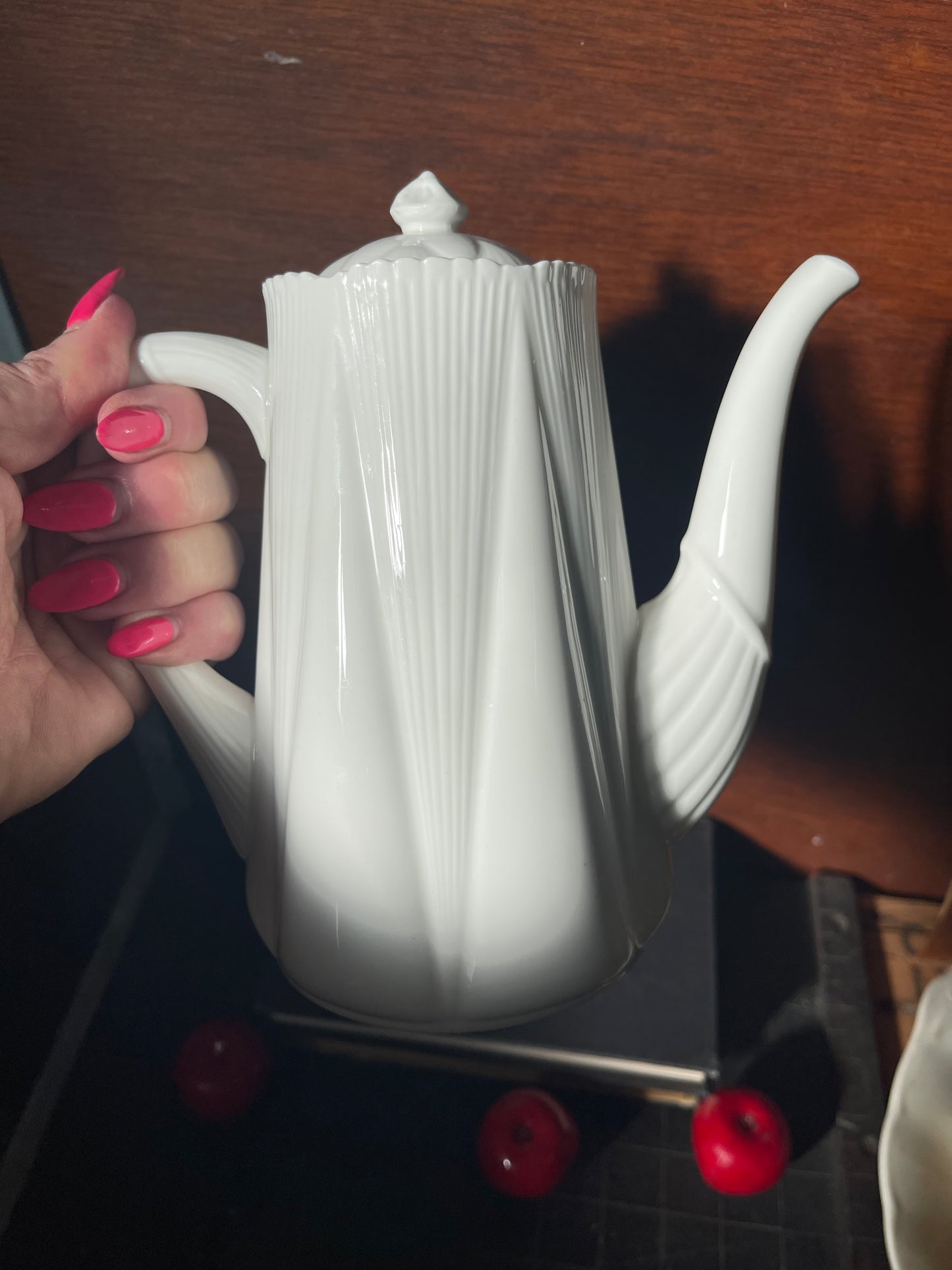 Shelley Dainty White 4 Coffee Cups & Saucers Plus Coffee Pot