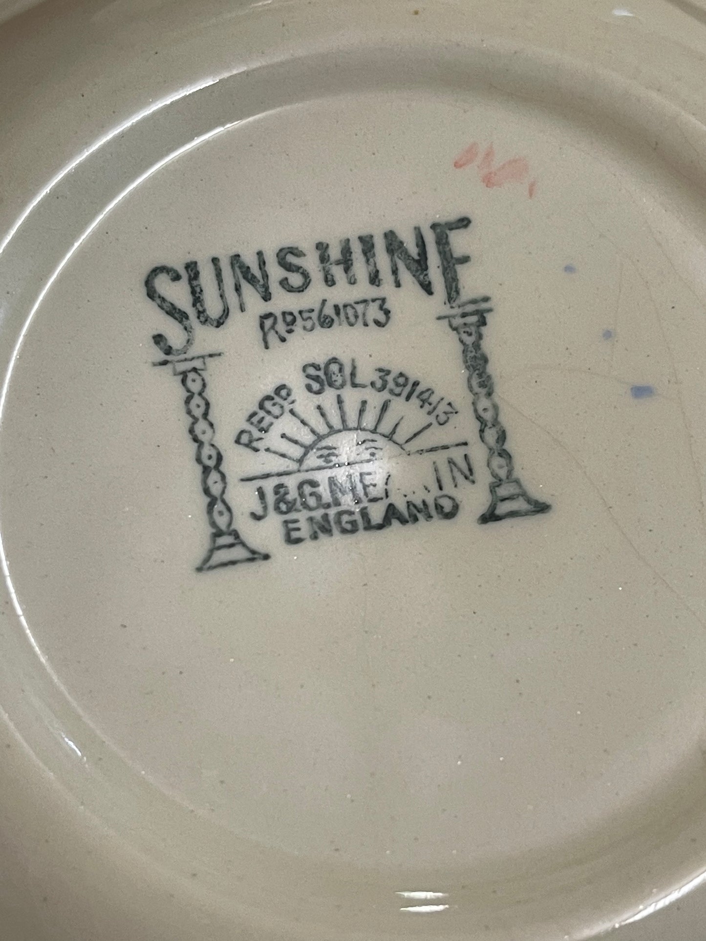 J&G MEAKIN England SUNSHINE “ The Cock & Magpie Drury Lane” dessert/salad bowl set