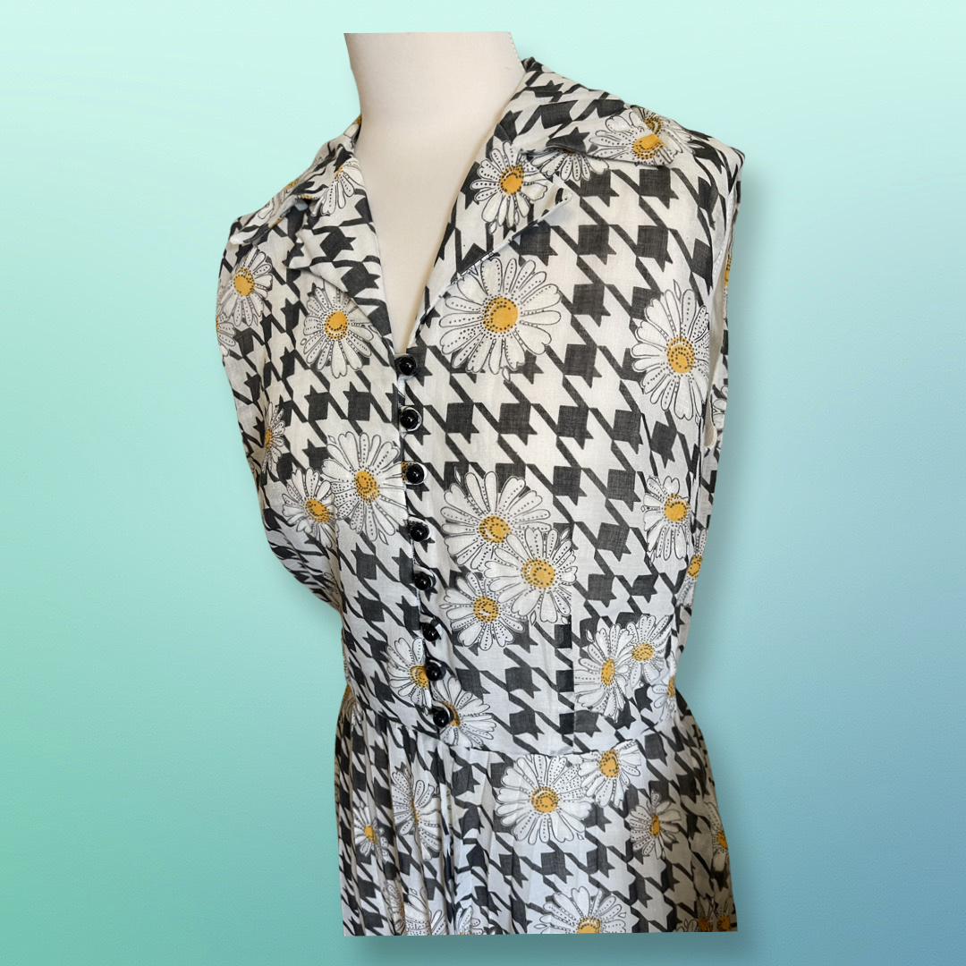 Vintage 70s Black and white Dress with daisies Size 14