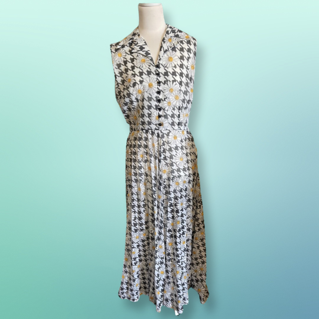 Vintage 70s Black and white Dress with daisies Size 14