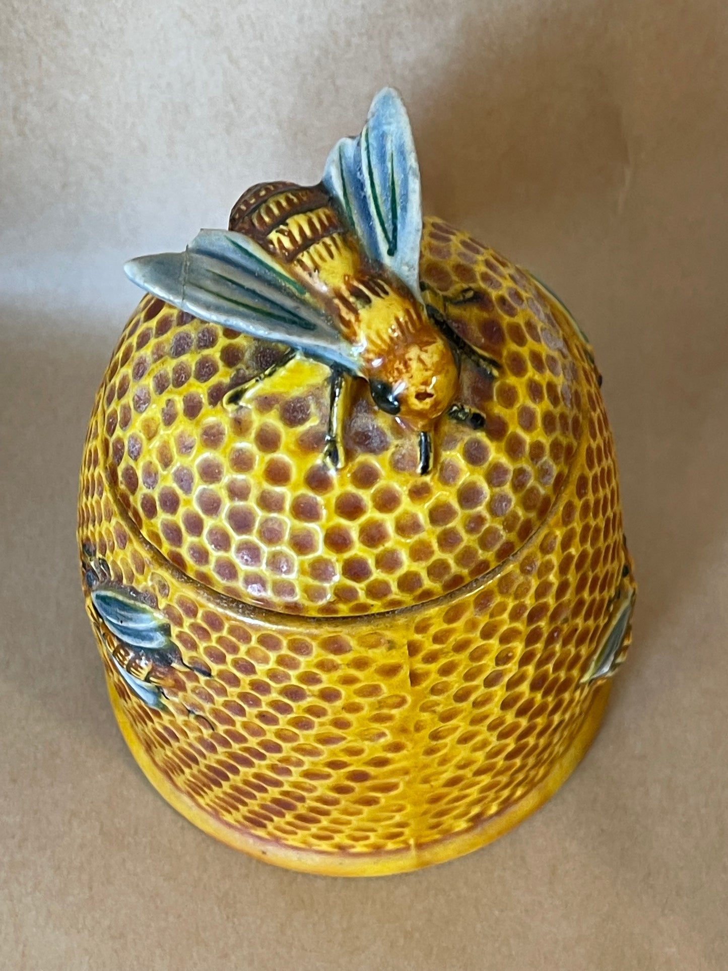 1950s Japanese Marutomo Ware honey or preserve pot with bees