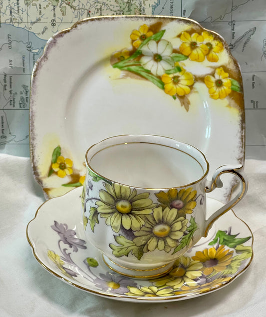 Royal Albert Daisy trio from the Flower of the Month series, April No. 4