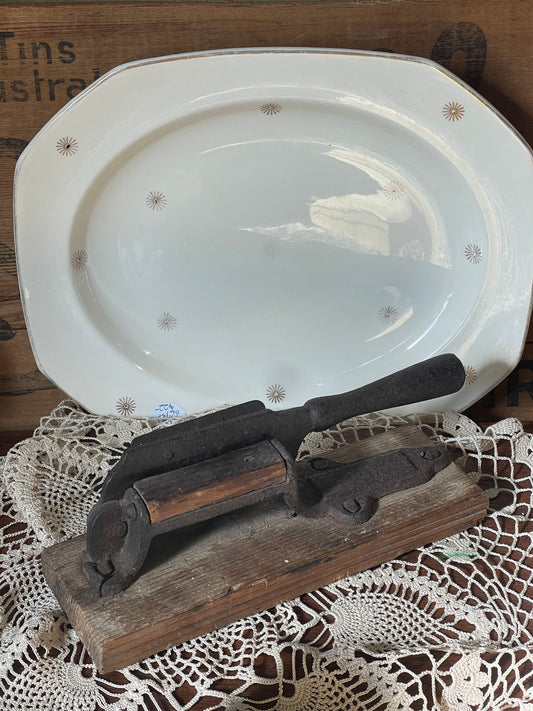 Antique Cast Iron Bench-Mounted Tobacco Cutter (Early 1900s)