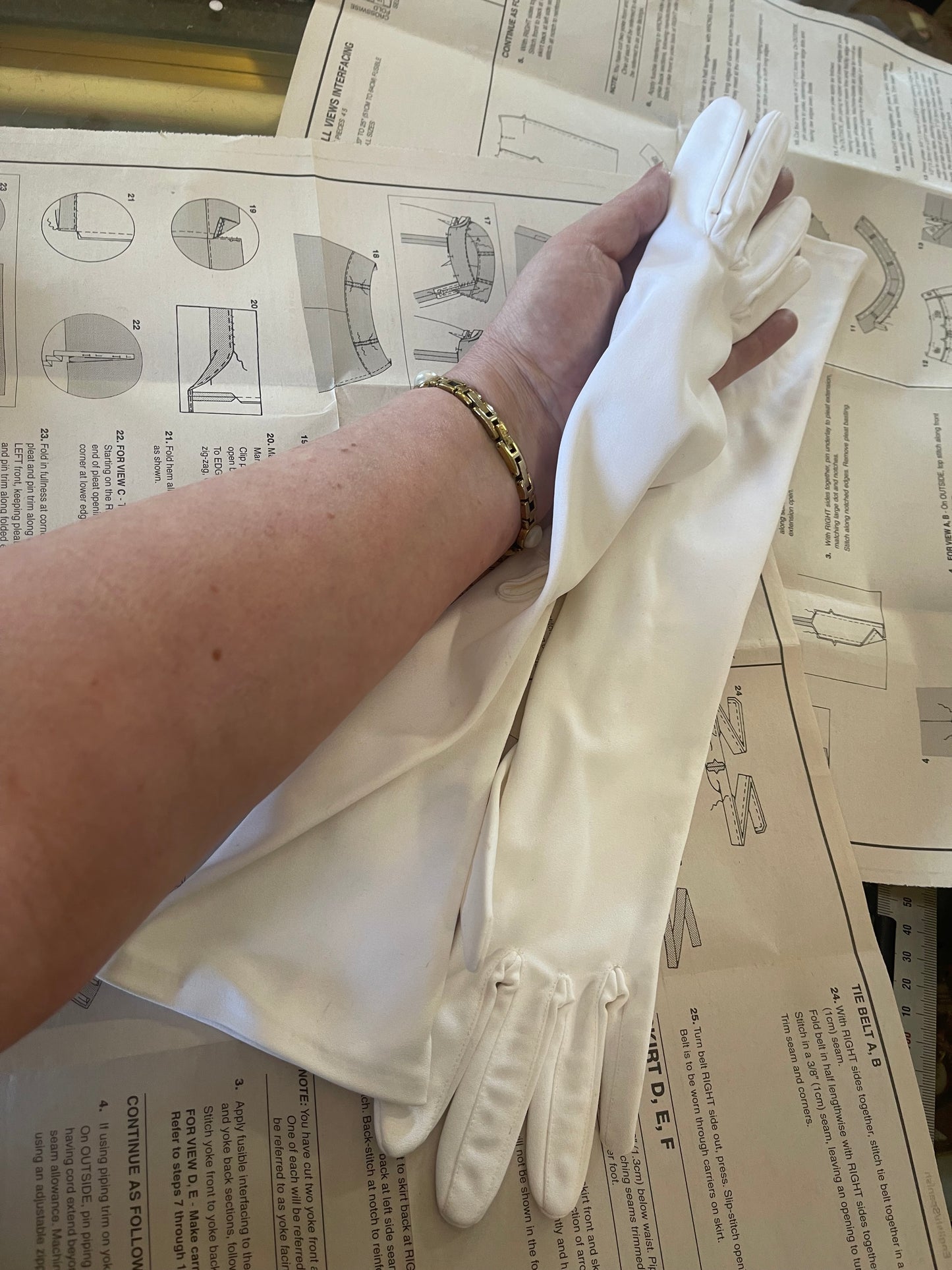 Vintage White Opera / Evening Gloves – 1950s Style (Small / Size 7)