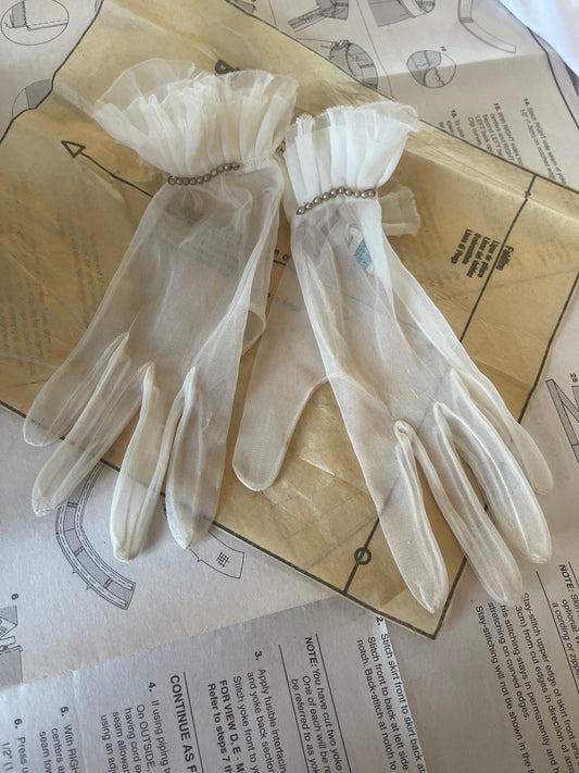 Vintage Sheer Nylon Gloves with Ruffled Pearl Cuff – 1950s/60s (Size 6½)