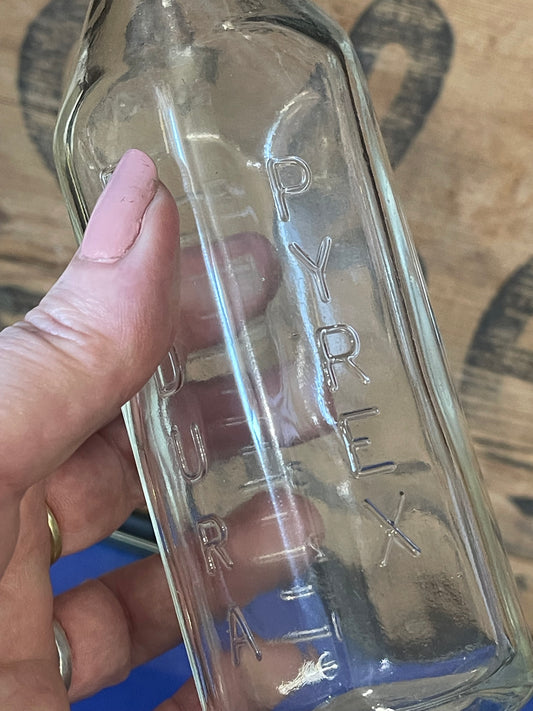 Vintage Pyrex “Endura” Hospital Baby Feeder Bottle (c.1930s–50s)