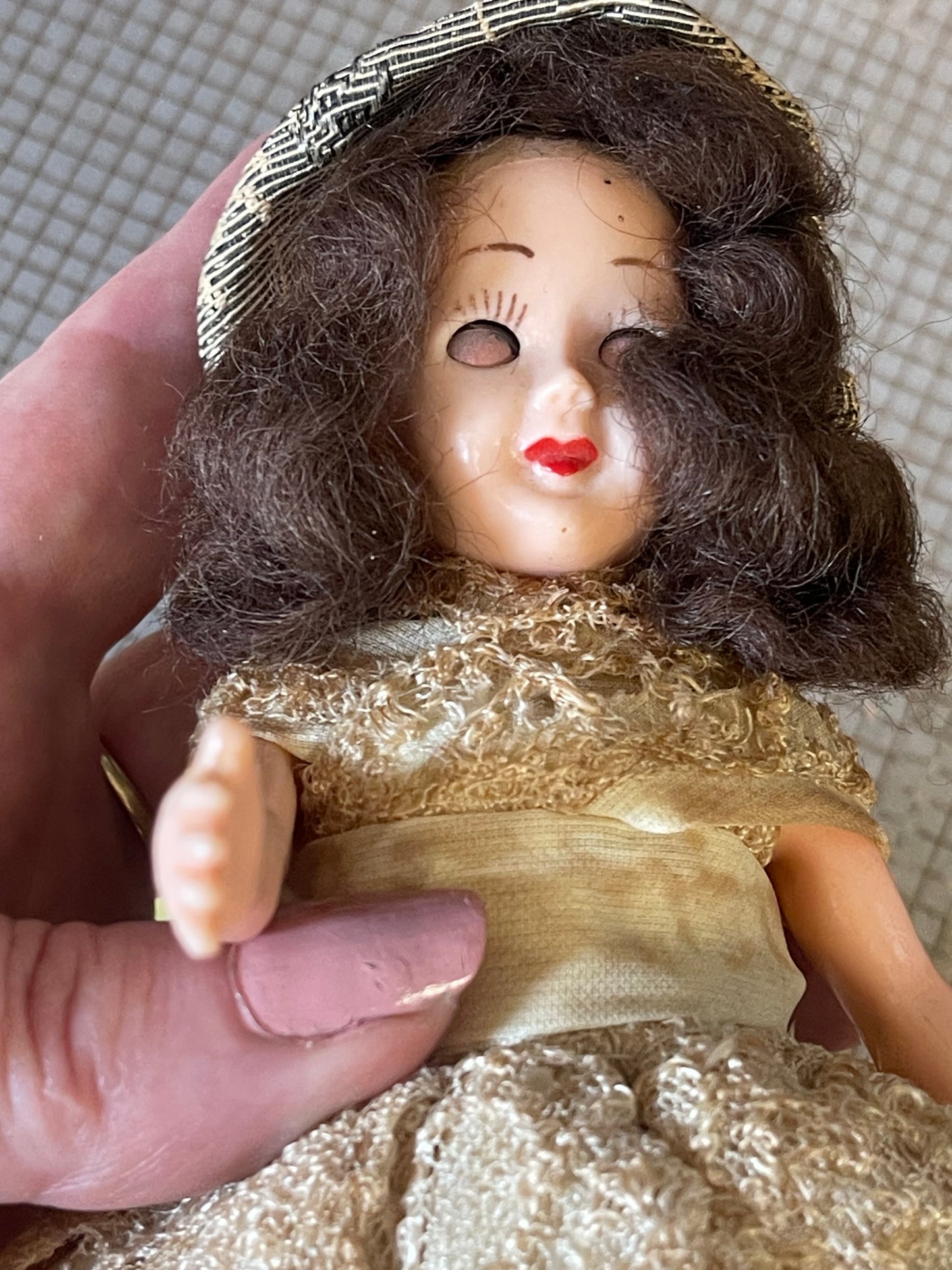 1950s Hard Plastic Lace Dress Doll – Cone Hat – 20cm – Mid-Century Bridal / Debutante Style