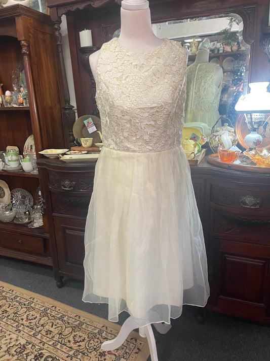 Vintage 1980s cream lace and chiffon prom dress size 12-14