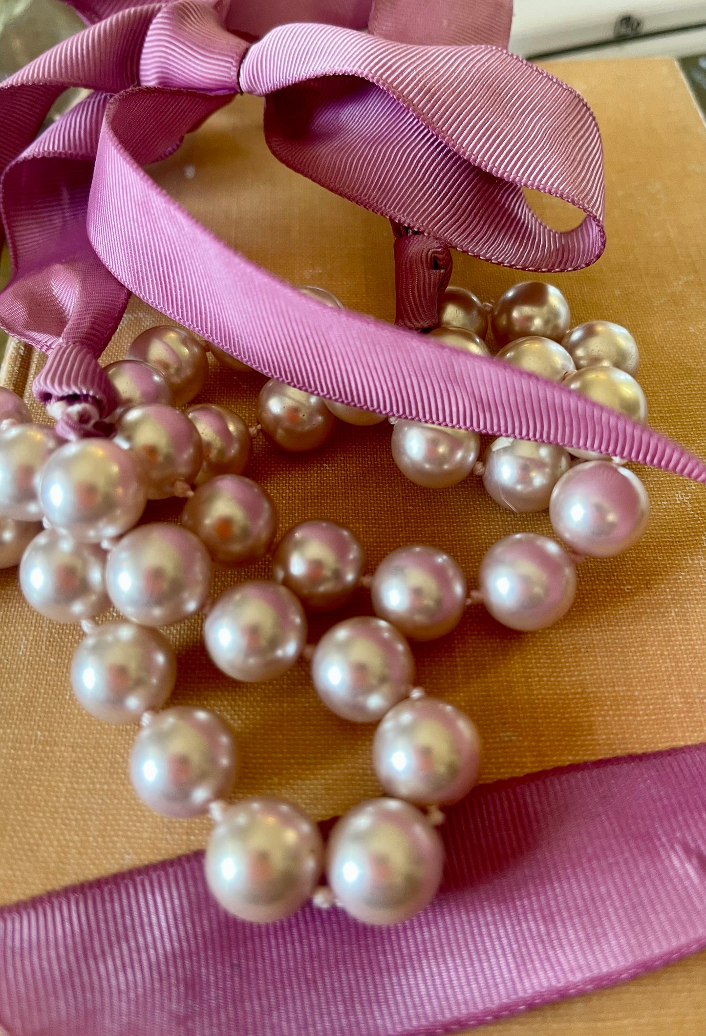 Vintage Blush Pearl Ribbon Necklace (c.1980s–90s)