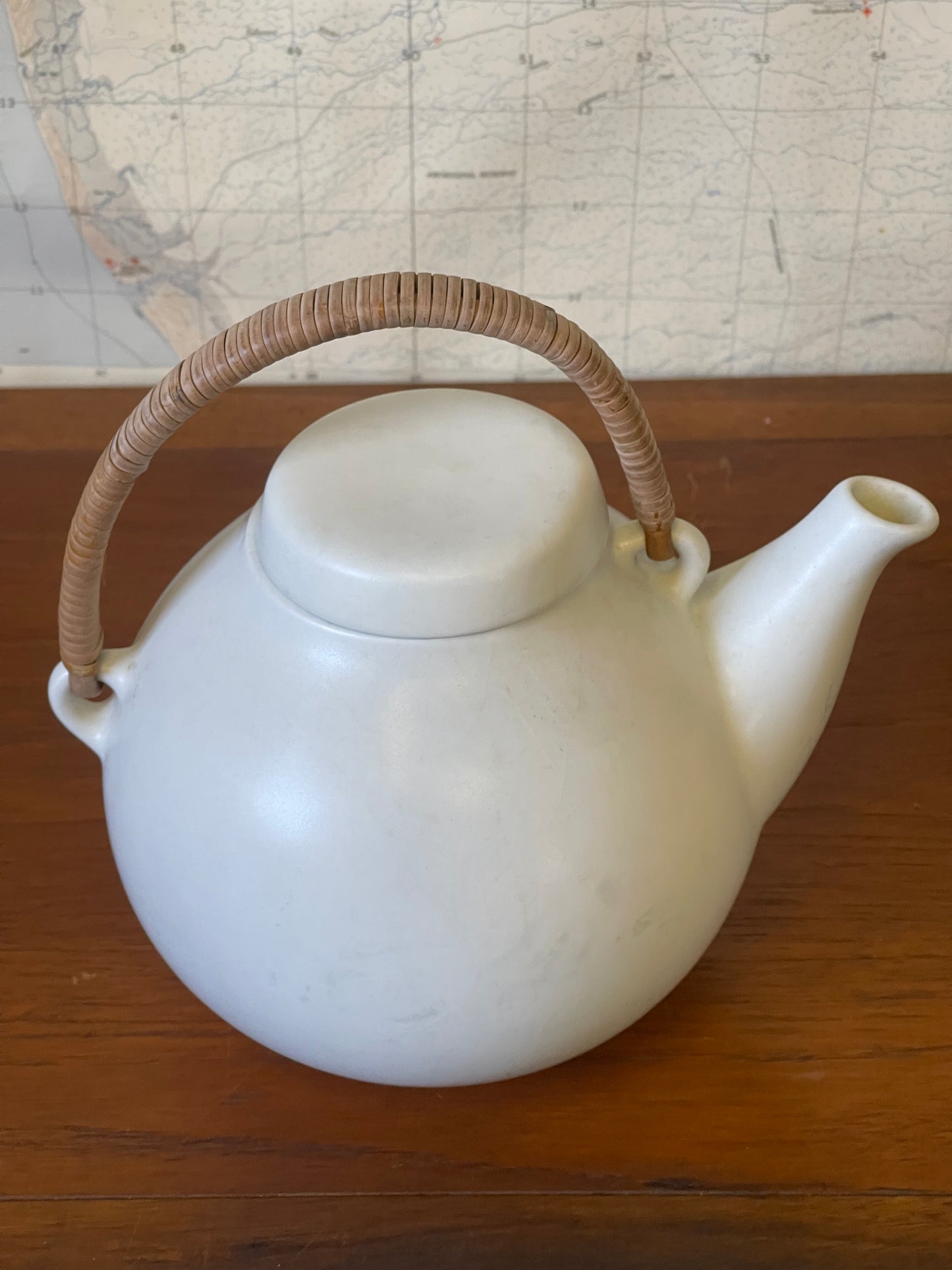 Arabia Finland, large GA3 Teapot with Sunflower Design "Aurinkoruusu" by Hilkka Liisa Ahola.