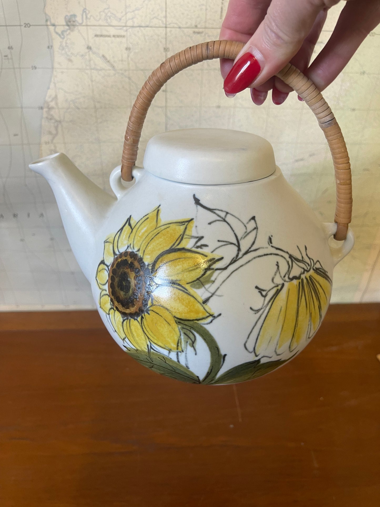 Arabia Finland, large GA3 Teapot with Sunflower Design "Aurinkoruusu" by Hilkka Liisa Ahola.