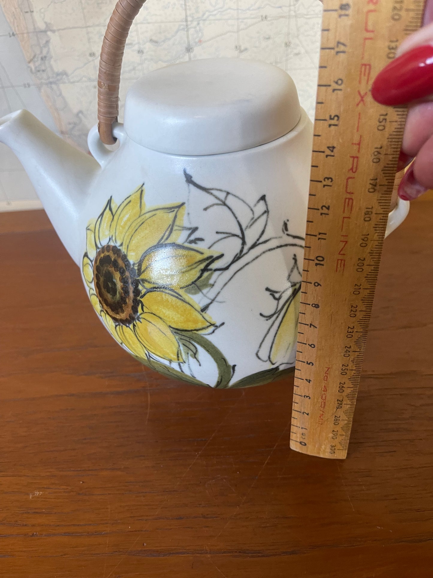 Arabia Finland, large GA3 Teapot with Sunflower Design "Aurinkoruusu" by Hilkka Liisa Ahola.