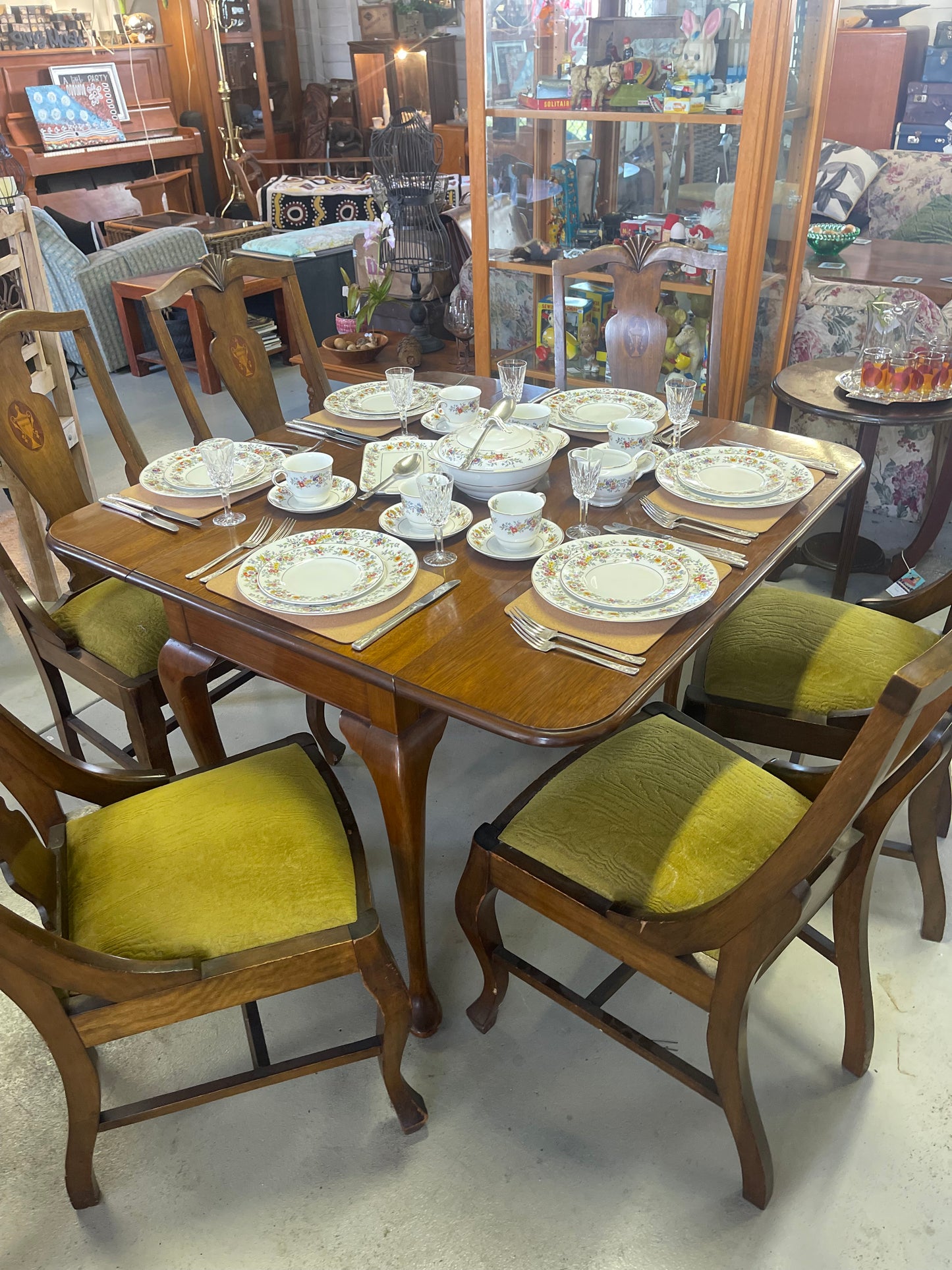 Vintage Queen Anne Style drop leaf dining table and six chairs