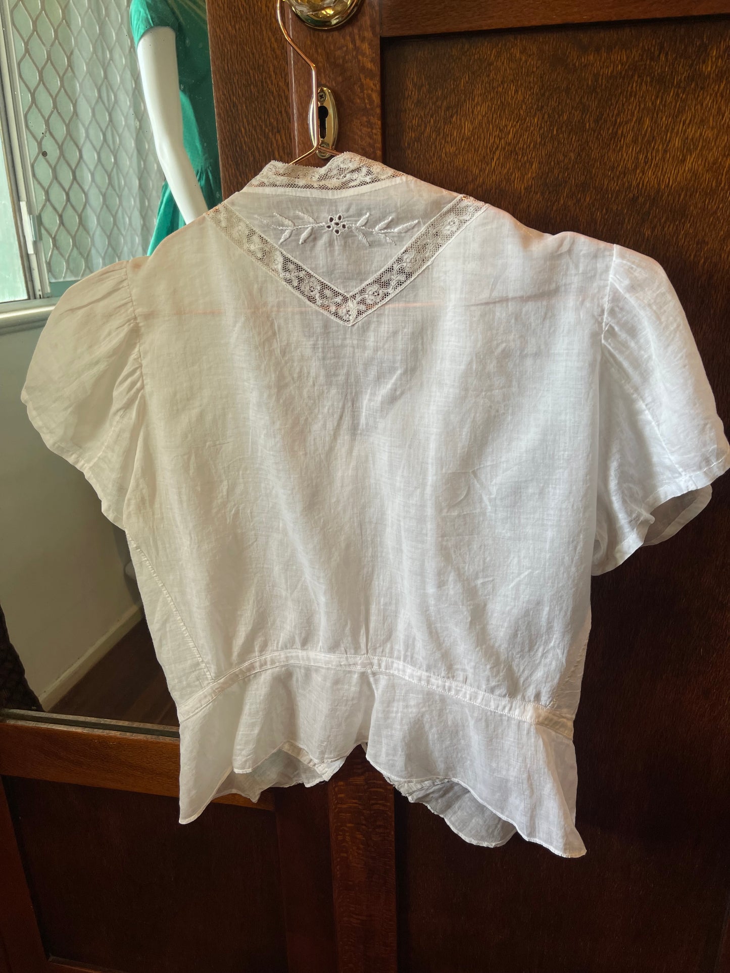 Edwardian–Early 1920s White Lawn Blouse with Lace and Embroidered Sprigs