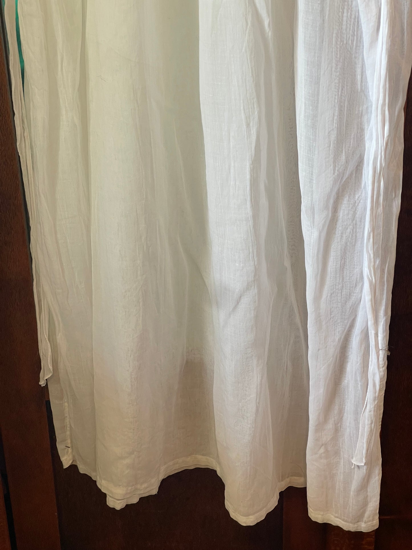 Edwardian Fine Cotton Lawn Gown with Hand-Embroidered Floral Detail (c.1900–1910)