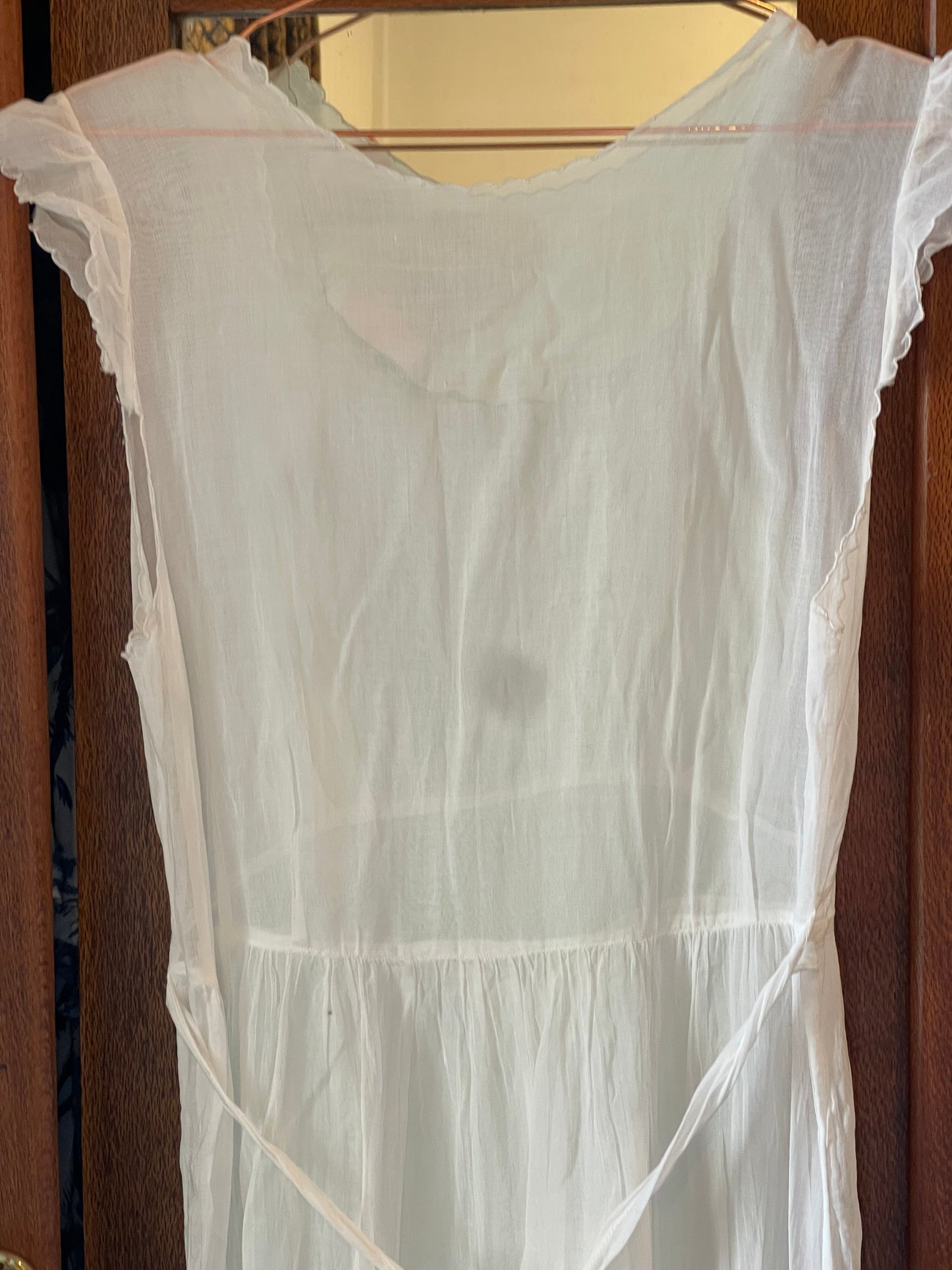 Edwardian Fine Cotton Lawn Gown with Hand-Embroidered Floral Detail (c.1900–1910)