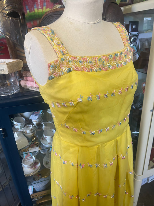 Vintage 60s 70s sleeveless embroidered yellow evening dress Size 8-10