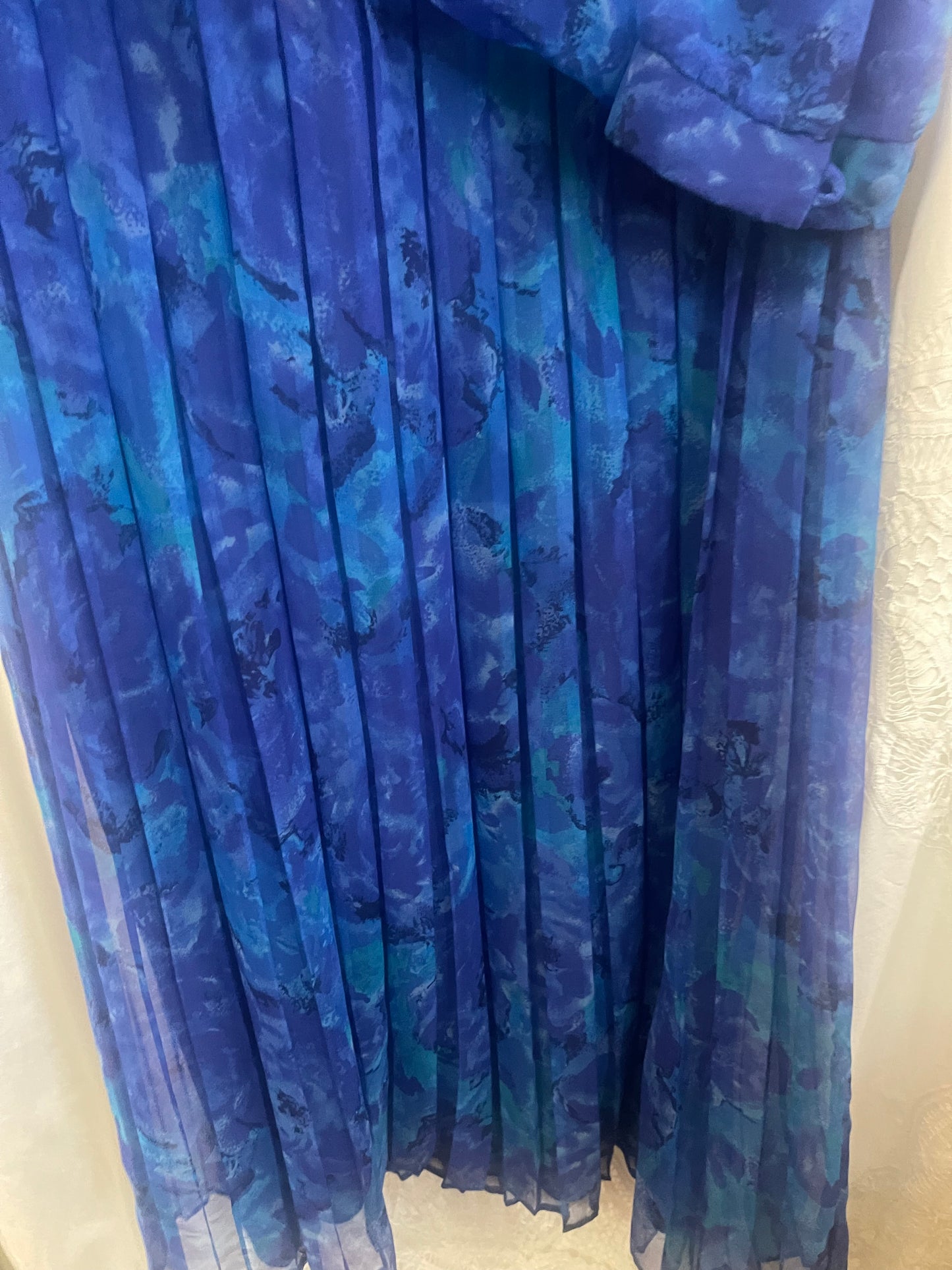 Vintage 1980s Blue Pleated Chiffon Dress – Draped Neckline Size 8-10