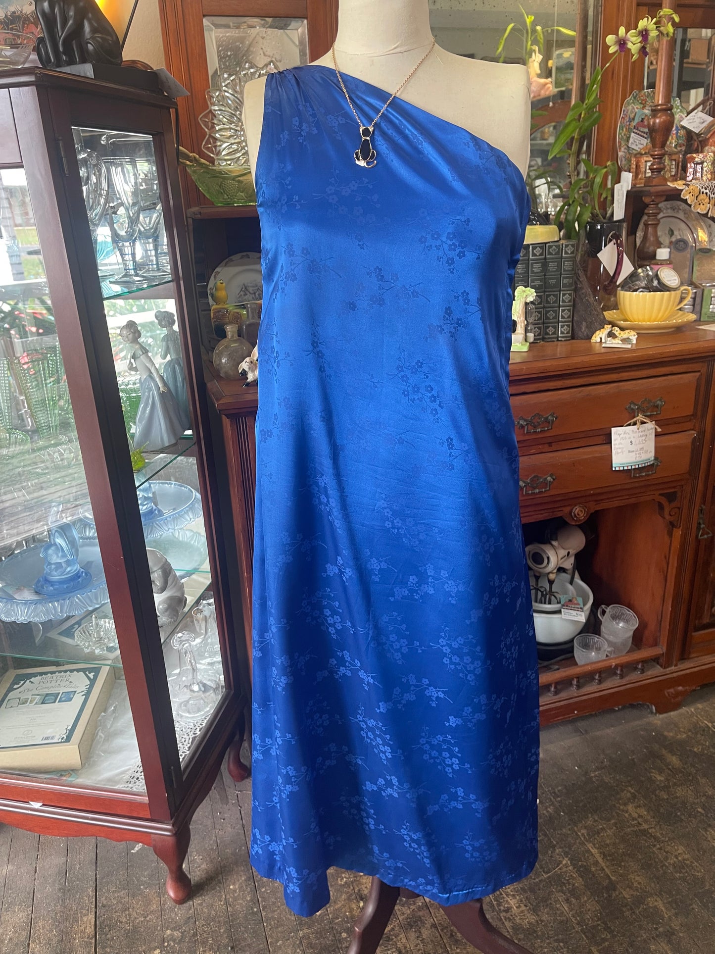 Vintage 70s handmade sleeveless one shoulder blue embossed satin dress Size 8-10