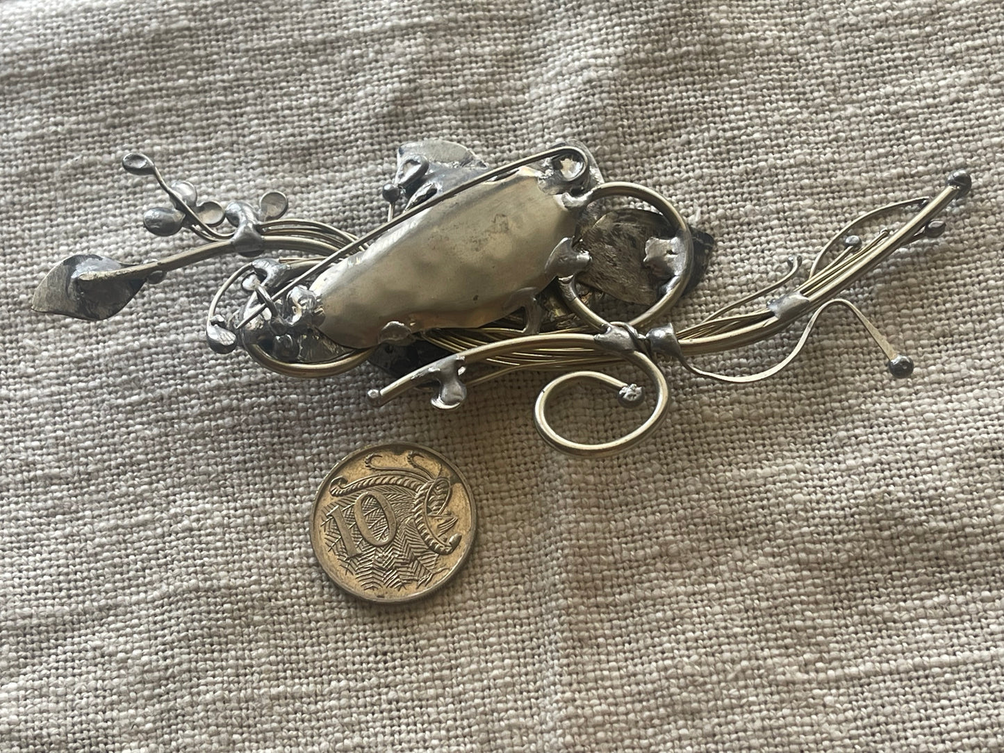 Artisan Wirework Brooch with Black Cabochon – Sculptural Design