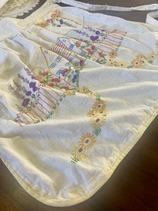 Vintage Hand-Embroidered Apron – Cottage & Floral Design