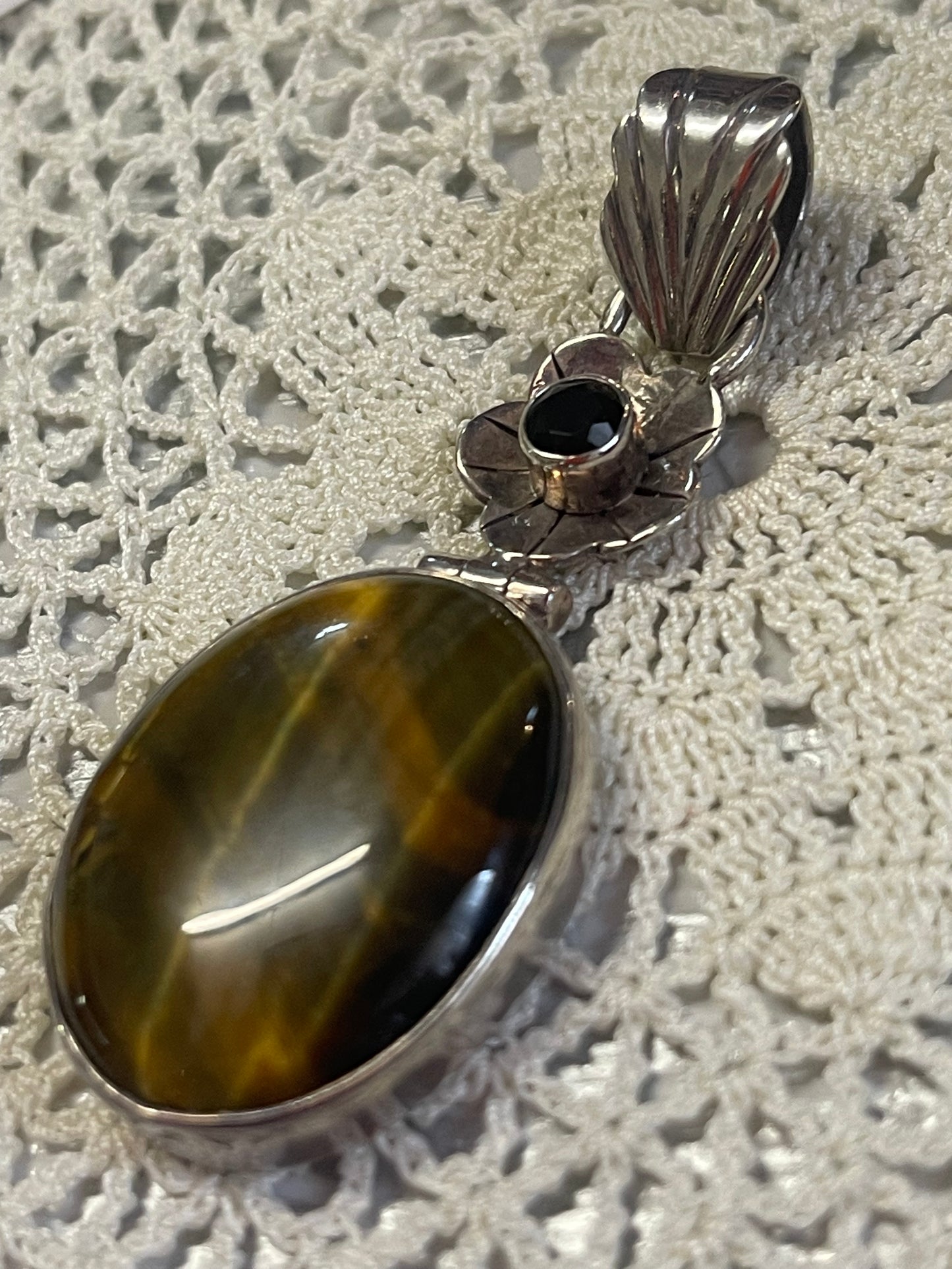 Vintage Tiger’s Eye & 925 Silver Pendant with Floral Detail – 6 cm