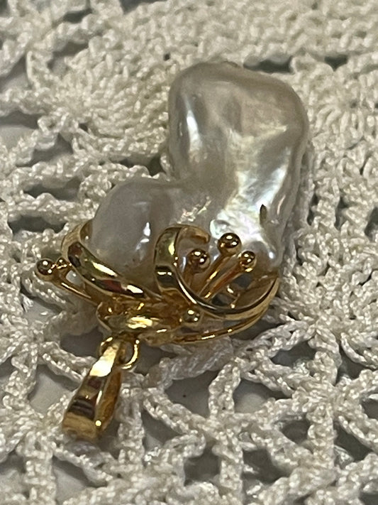 Vintage 9ct Gold & Baroque Pearl Pendant