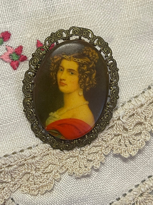 Vintage Portrait Cameo Brooch – Ornate Filigree Frame