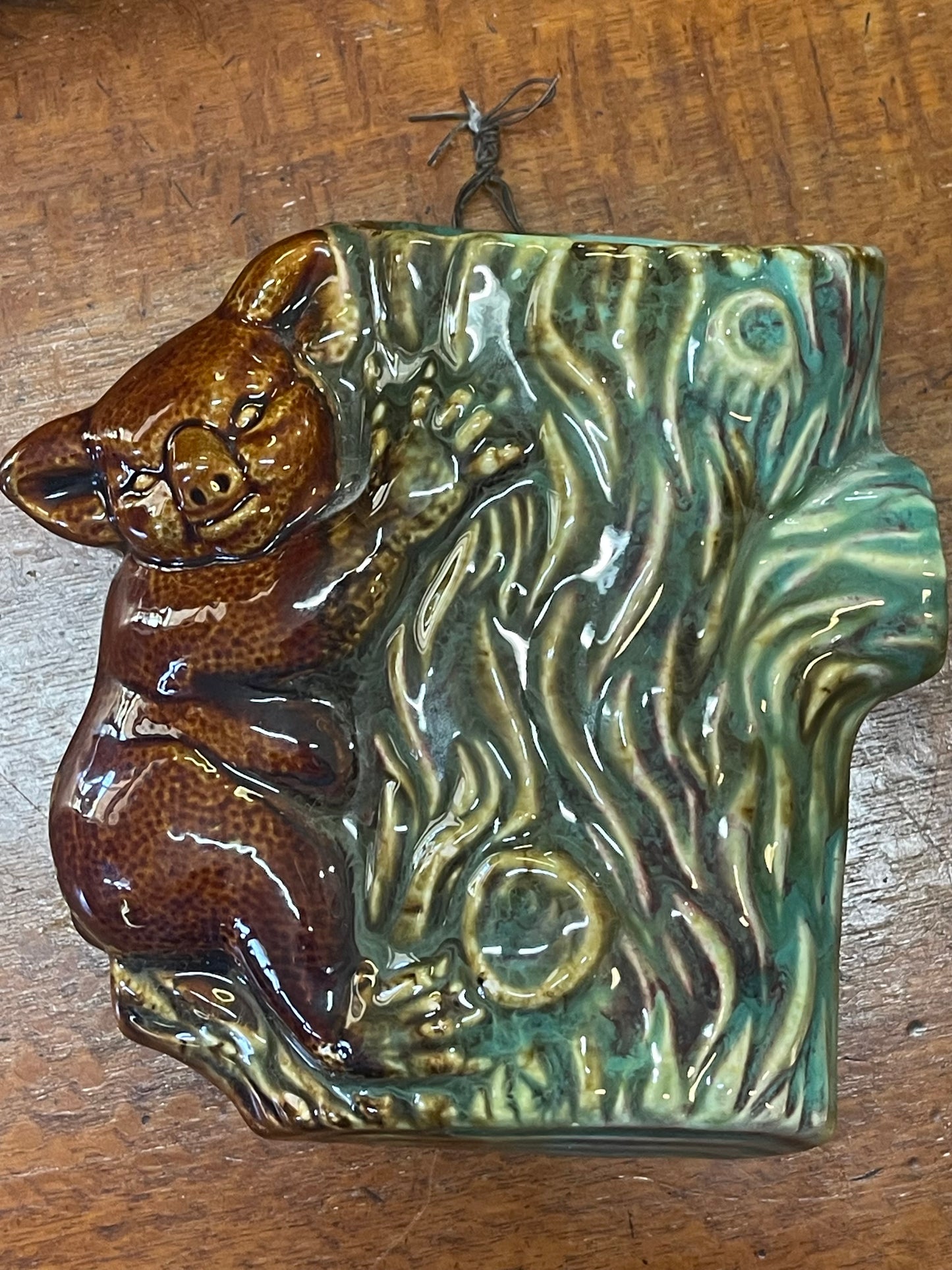 Art Deco Australiana koala wall pocket in SylvaC type colourway c.1930s-40s