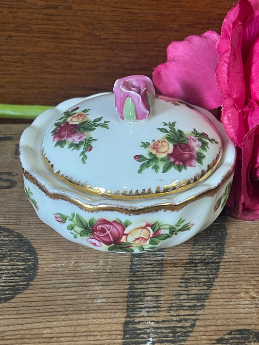 Petite Round Trinket Box Old Country Roses by ROYAL ALBERT