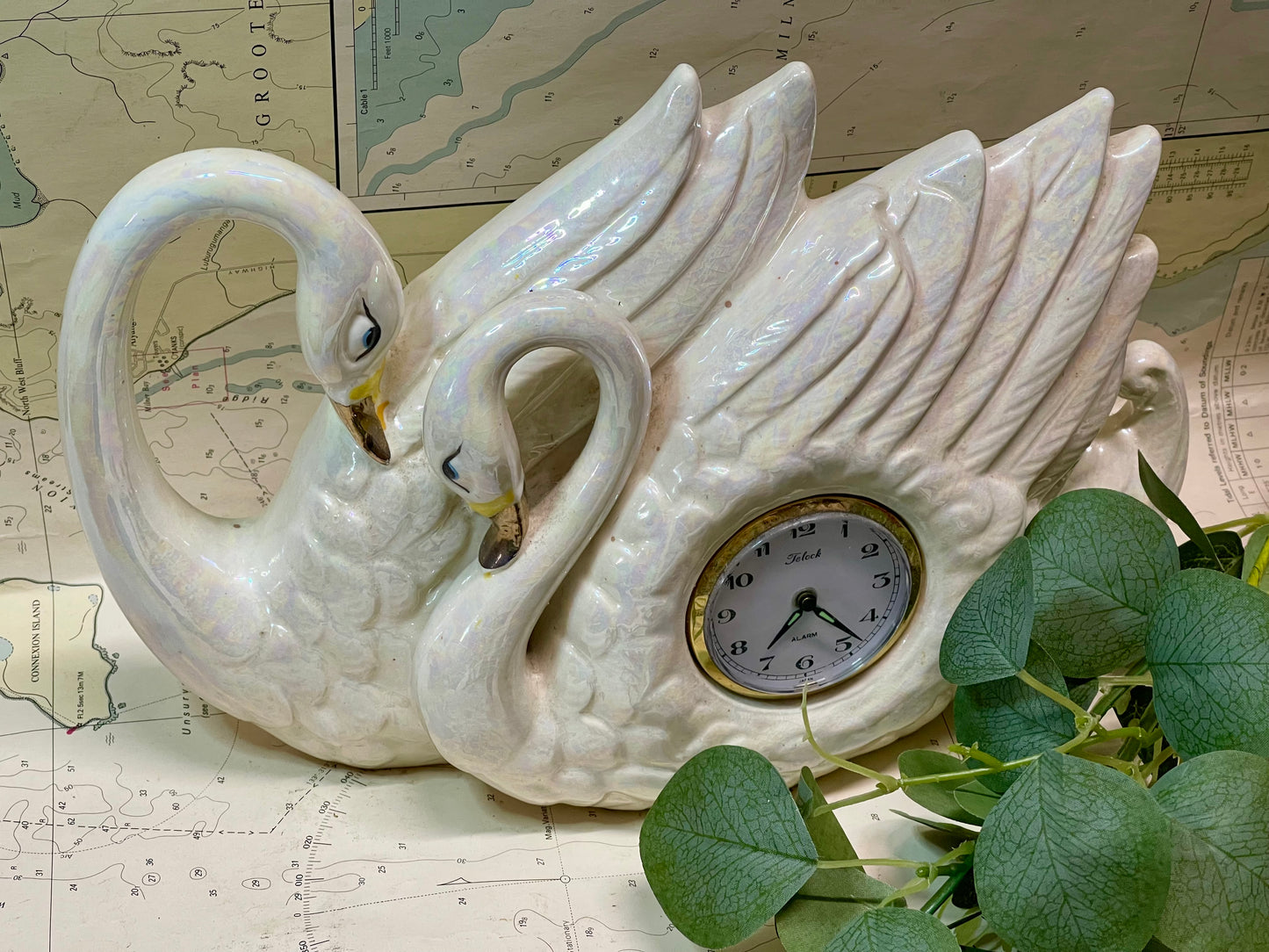 Vintage Iridescent Large Double Swan Mantel Clock – Mid-Century Ceramic – c.1950s–60s
