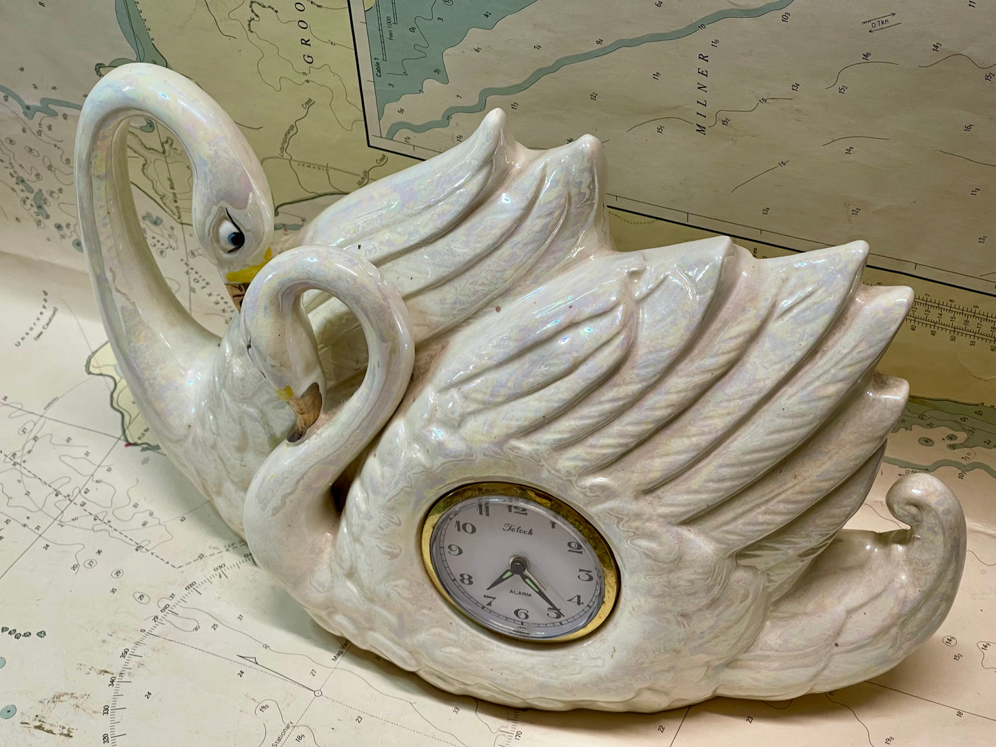 Vintage Iridescent Large Double Swan Mantel Clock – Mid-Century Ceramic – c.1950s–60s